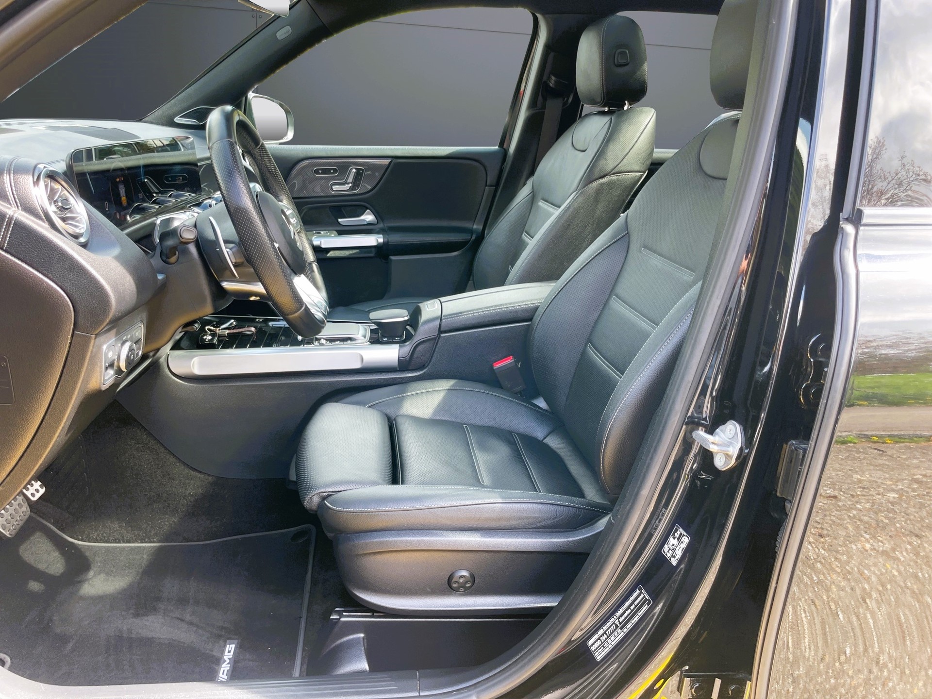 MERCEDES-BENZ GLB 35 AMG 4Matic 8G-Tronic-image-6