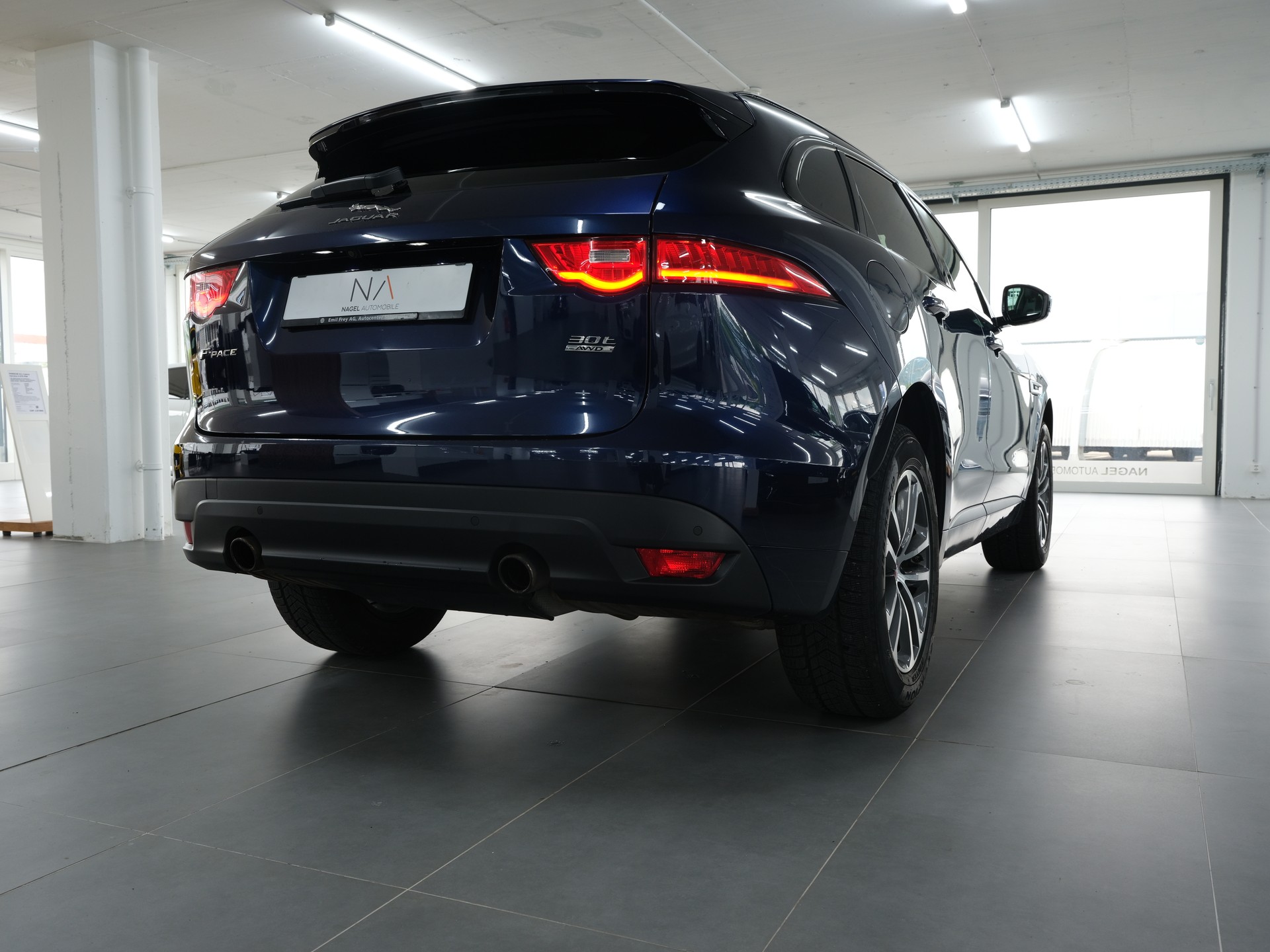 JAGUAR F-Pace 30t 2.0 R-Sport AWD Automatik-showroom-element-2
