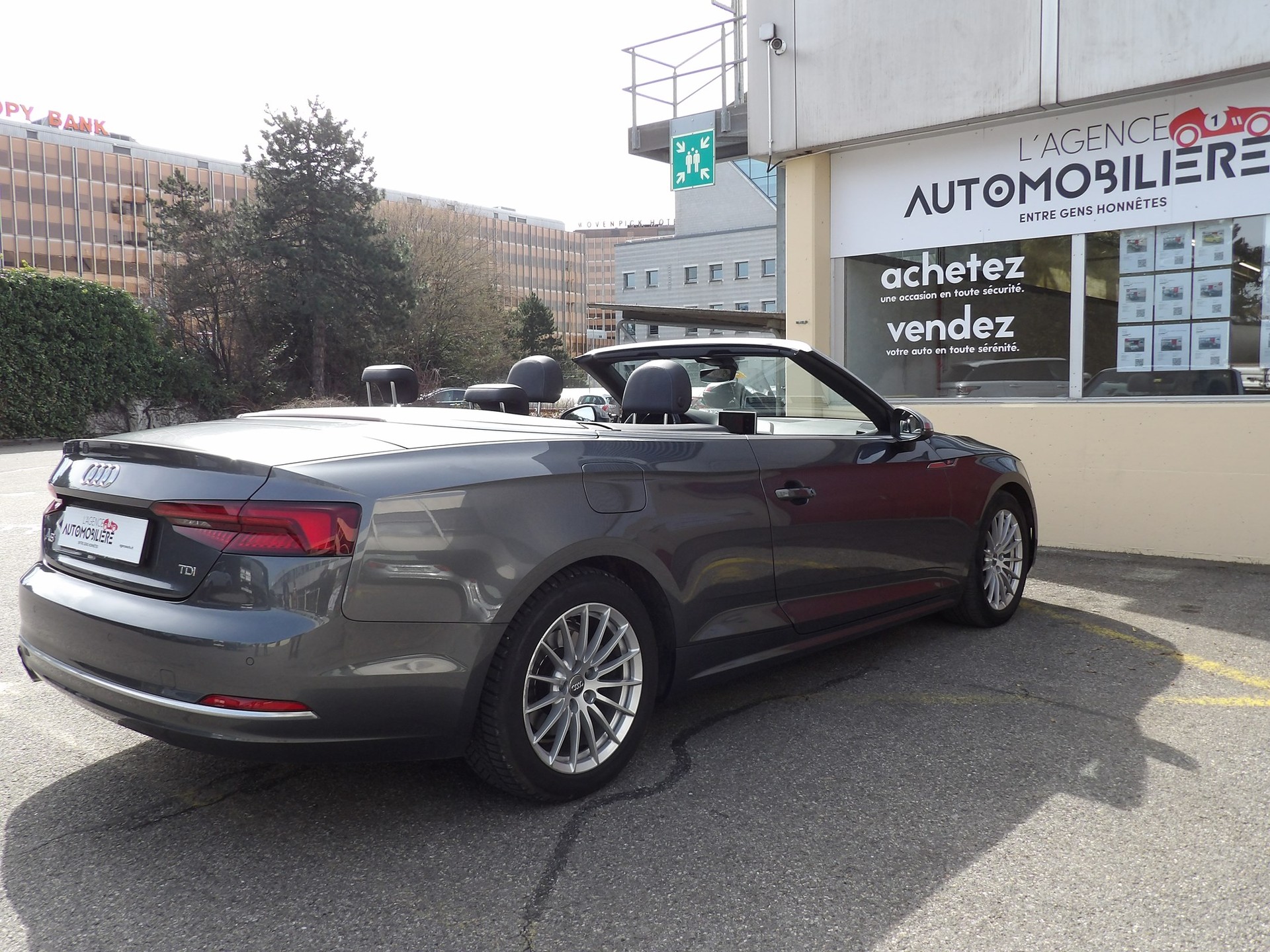 AUDI A5 Cabriolet 2.0 TDI S-tronic-showroom-element-3