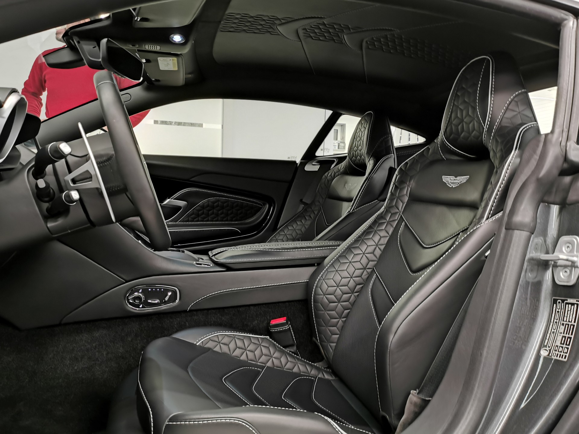 ASTON MARTIN DBS CoupĂ© Superleggera 🇨đź‡SUPER SELTENES INTERIEUR IN HĂ–CHSTER LEDERQUALITĂ„T! Q EXCLUSIVE-image-9
