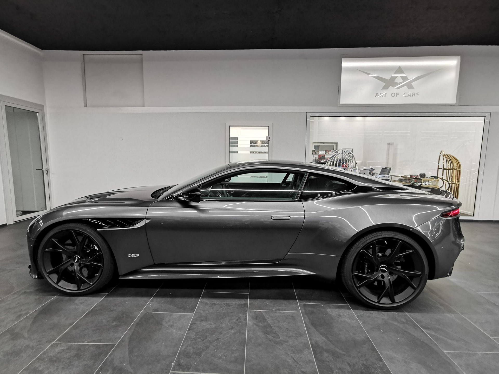 ASTON MARTIN DBS CoupĂ© Superleggera 🇨đź‡SUPER SELTENES INTERIEUR IN HĂ–CHSTER LEDERQUALITĂ„T! Q EXCLUSIVE-image-3