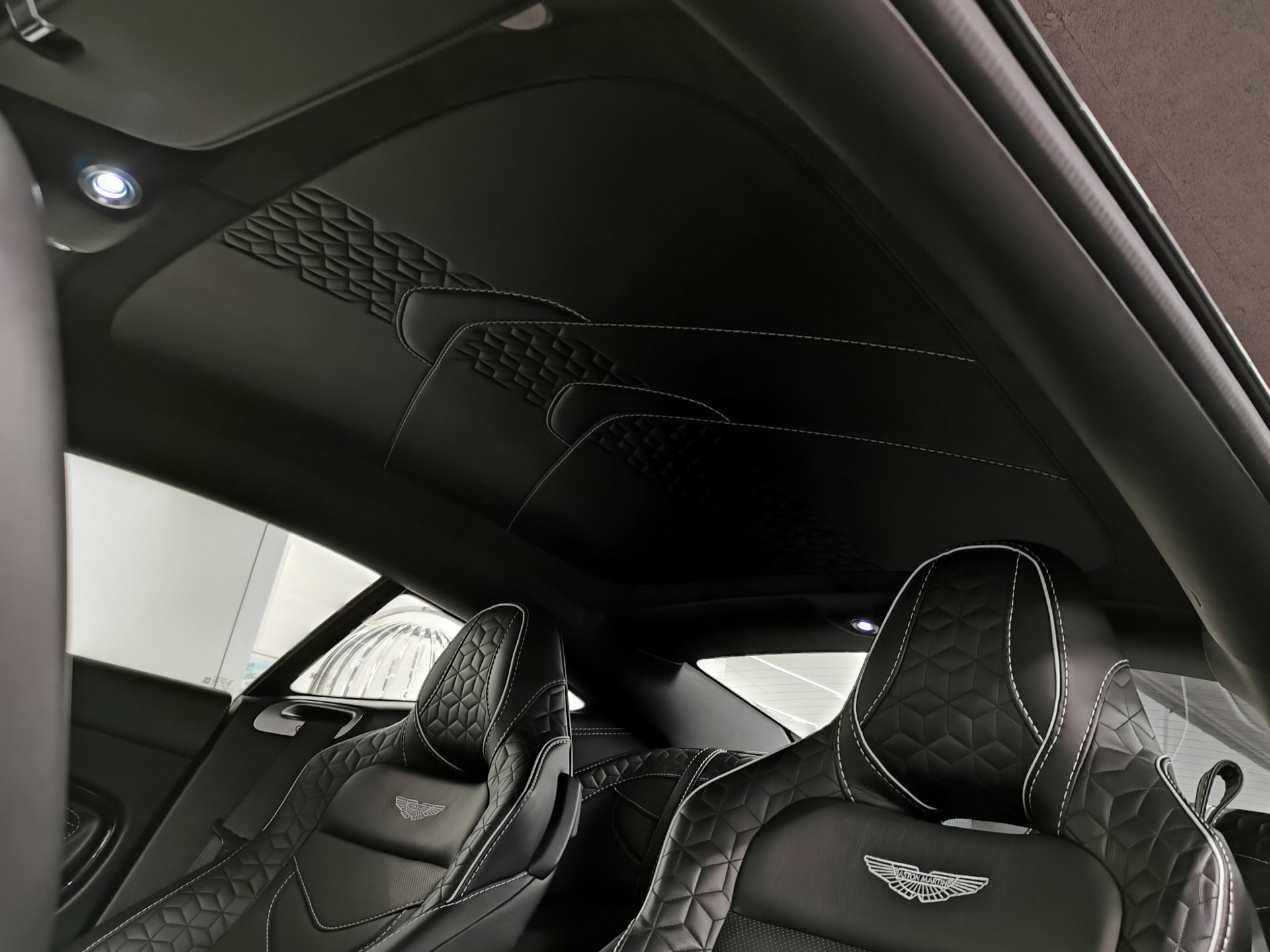 ASTON MARTIN DBS CoupĂ© Superleggera 🇨đź‡SUPER SELTENES INTERIEUR IN HĂ–CHSTER LEDERQUALITĂ„T! Q EXCLUSIVE-image-13