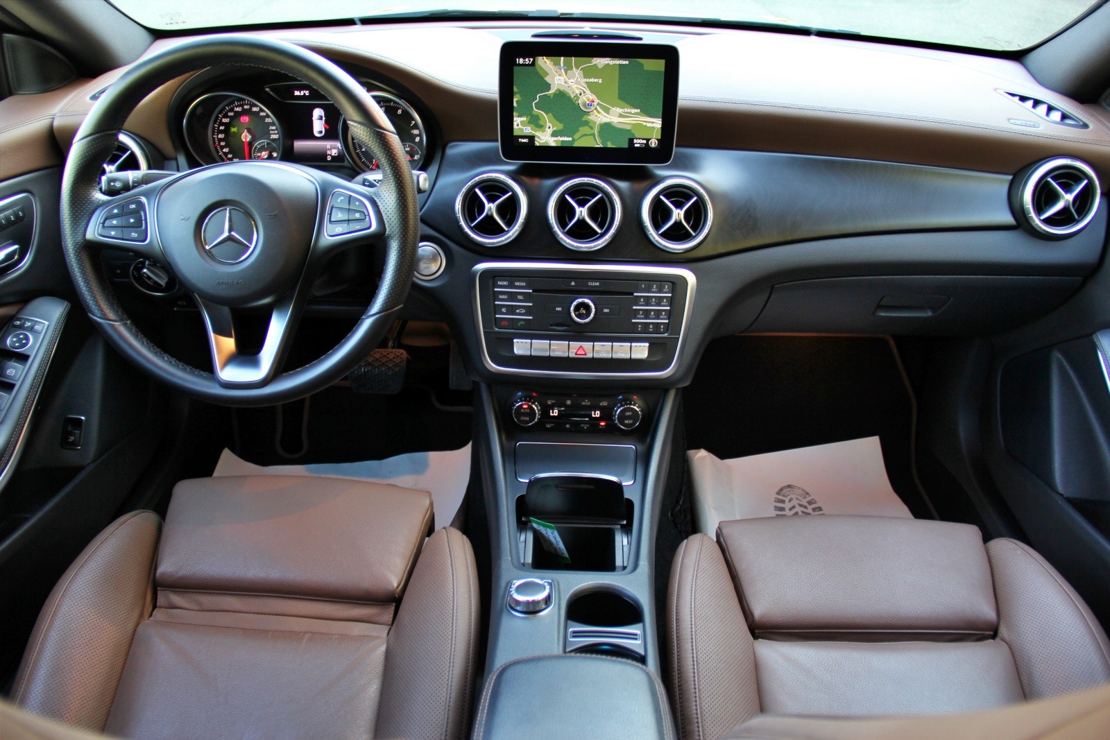 MERCEDES-BENZ CLA 200 Night Star 7G-DCT-image-11