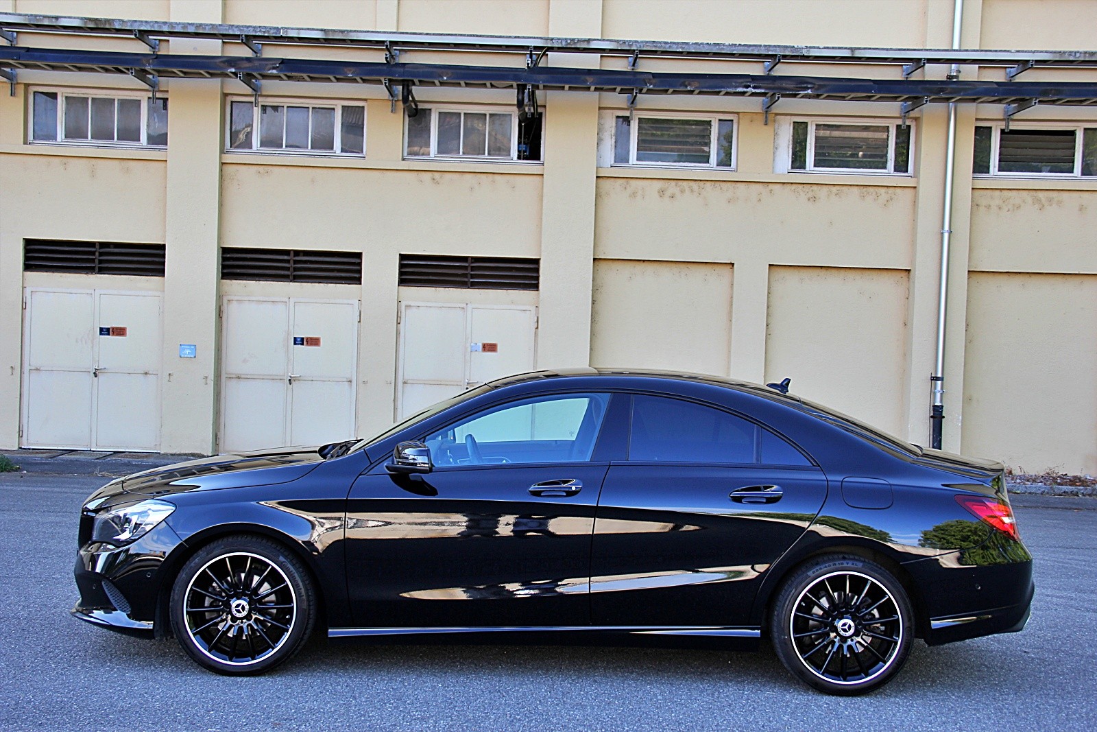MERCEDES-BENZ CLA 200 Night Star 7G-DCT-showroom-element-1