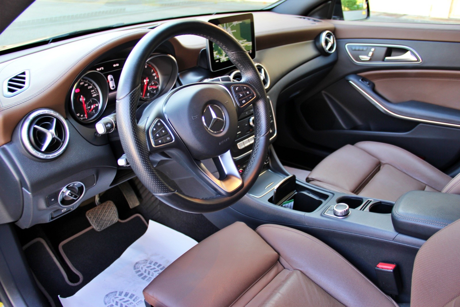 MERCEDES-BENZ CLA 200 Night Star 7G-DCT-image-8