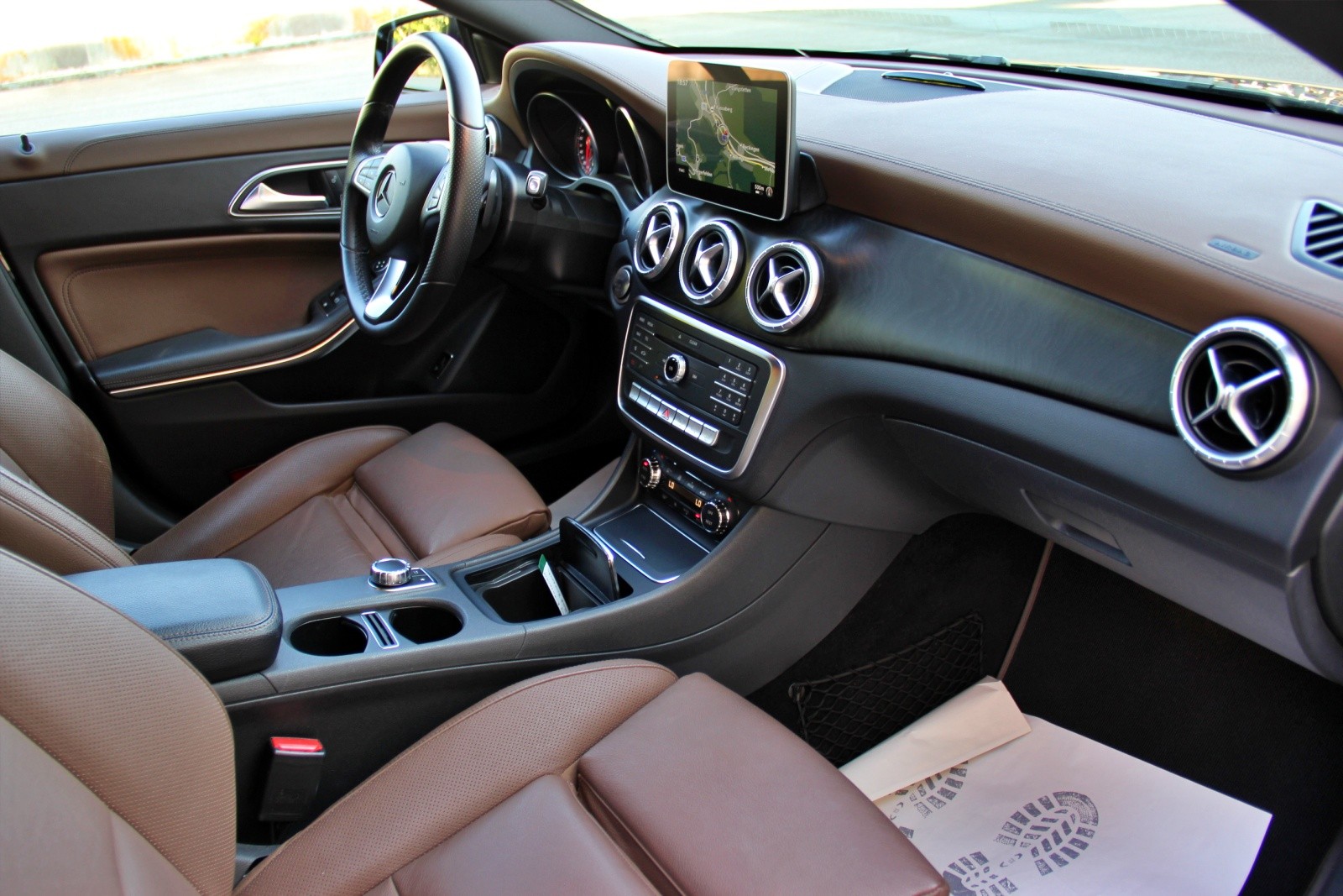 MERCEDES-BENZ CLA 200 Night Star 7G-DCT-image-12
