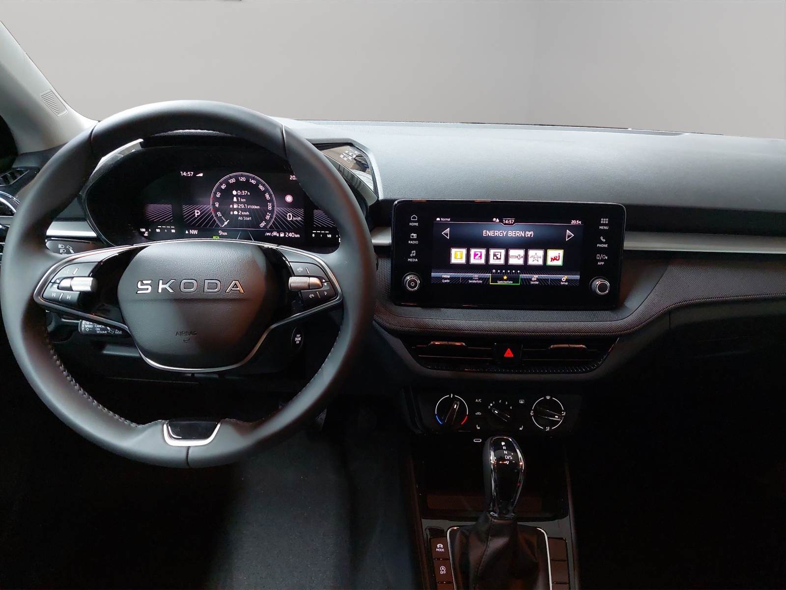 SKODA Fabia 1.0 TSI Selection DSG-image-6