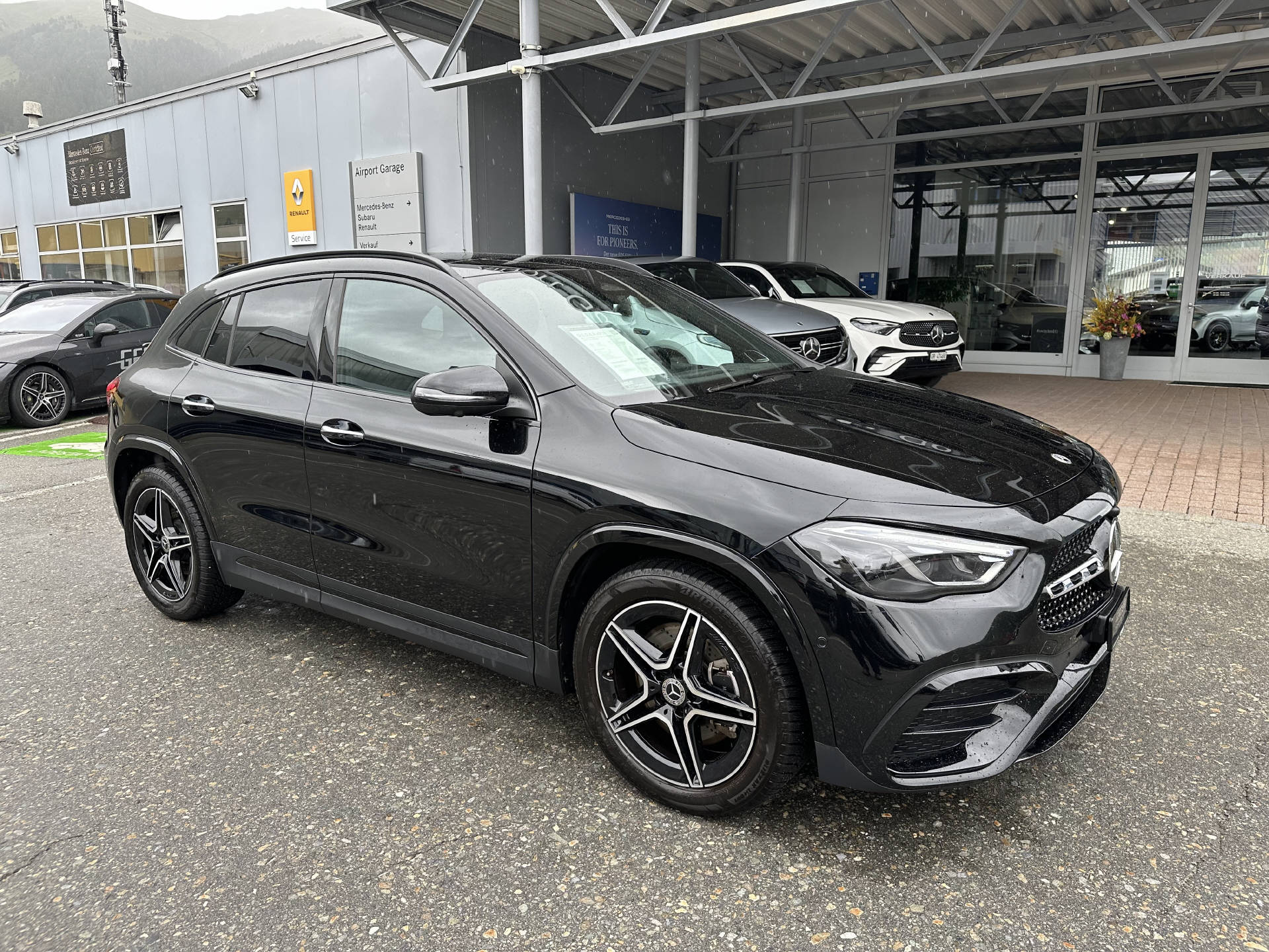 MERCEDES-BENZ GLA 250 Swiss Star AMG Line 4matic-showroom-element-1