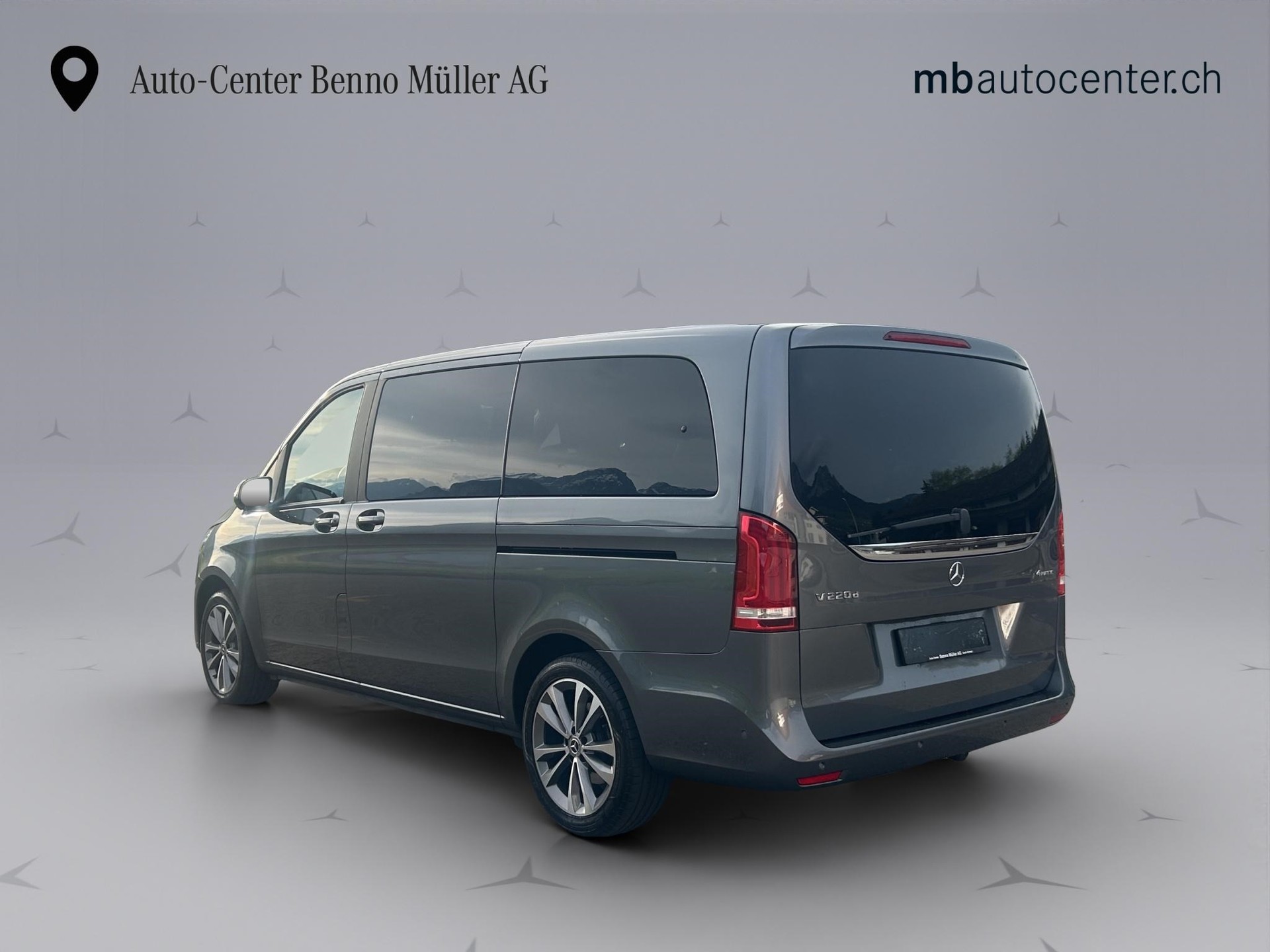 MERCEDES-BENZ V 220 d lang 4matic Van-showroom-element-3