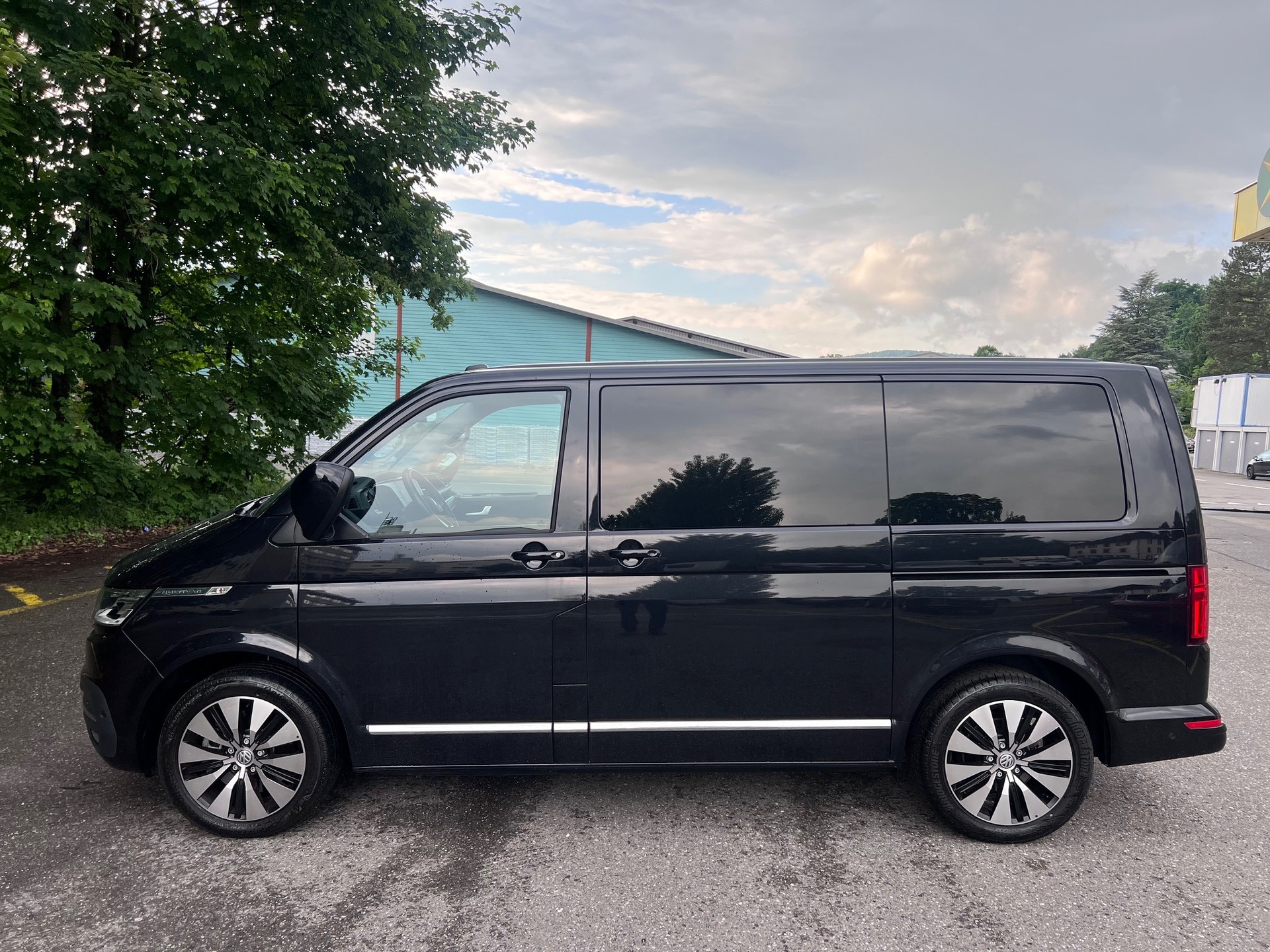 VW T6.1 Multivan 2.0 Bi-TDI Generation Six 4Motion DSG-showroom-element-1