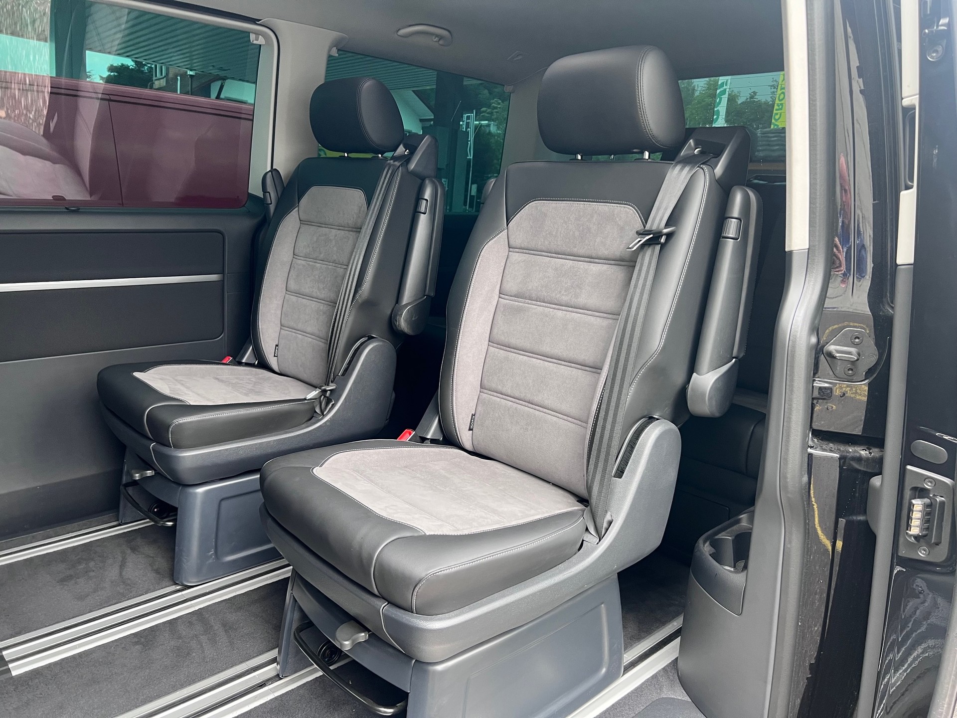 VW T6.1 Multivan 2.0 Bi-TDI Generation Six 4Motion DSG-image-5