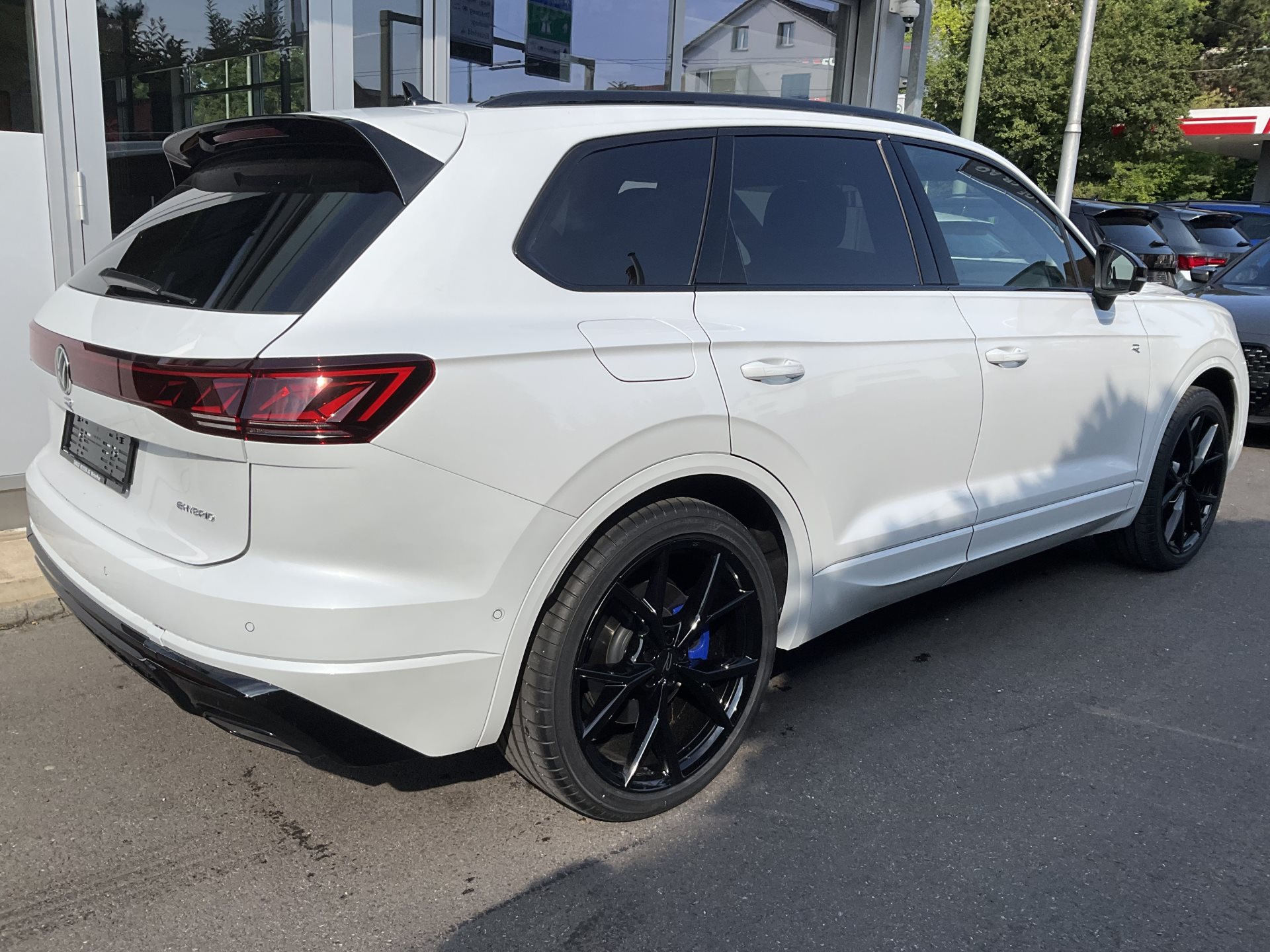 VW TOUAREG 3.0 TSI eHYBRID 462 PS 4MOTION R *** VOLLAUSSTATTUNG & 5 JAHRE VW WERSGARANTIE ***-showroom-element-3