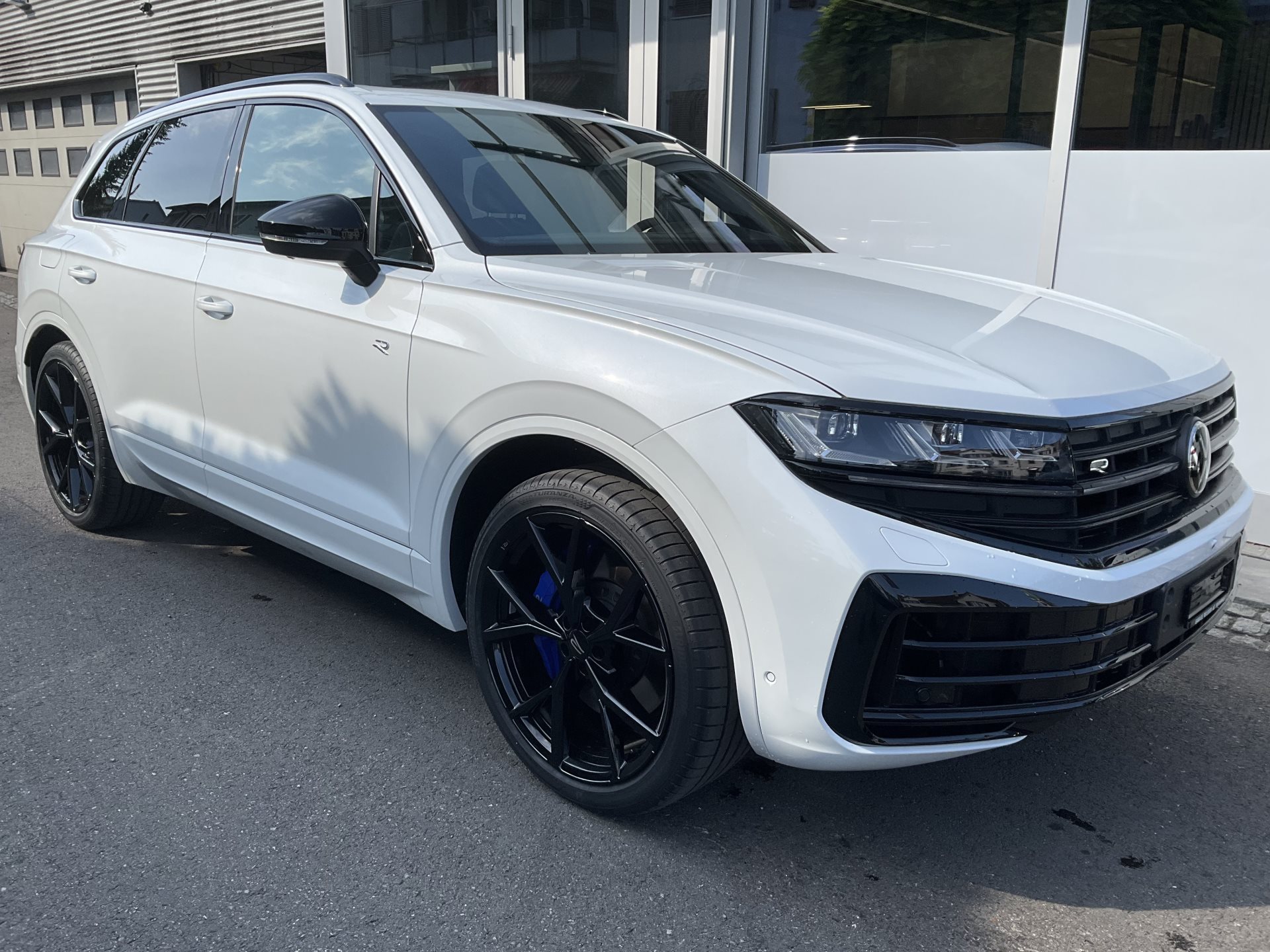 VW TOUAREG 3.0 TSI eHYBRID 462 PS 4MOTION R *** VOLLAUSSTATTUNG & 5 JAHRE VW WERSGARANTIE ***-showroom-element-2