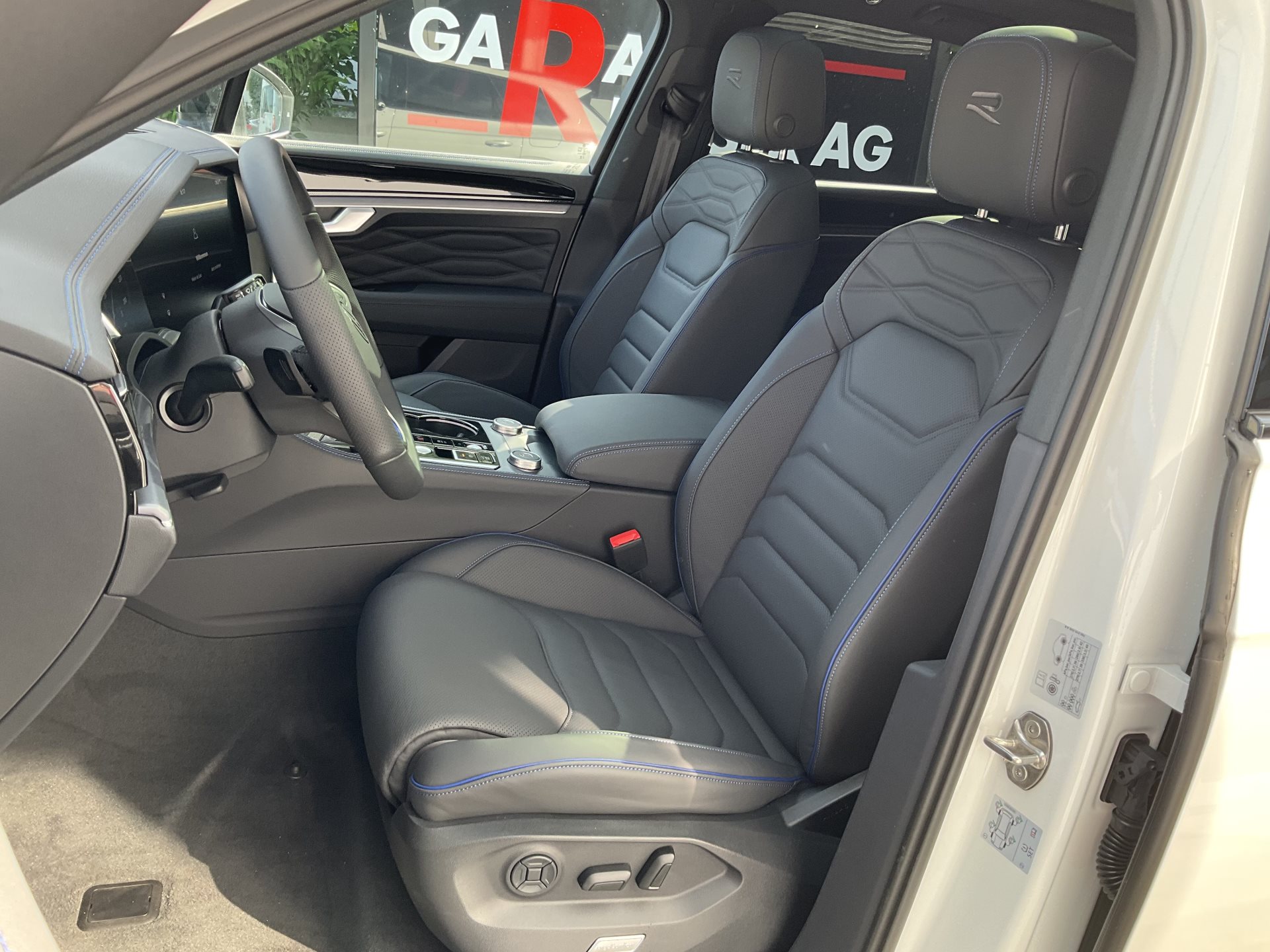 VW TOUAREG 3.0 TSI eHYBRID 462 PS 4MOTION R *** VOLLAUSSTATTUNG & 5 JAHRE VW WERSGARANTIE ***-image-7