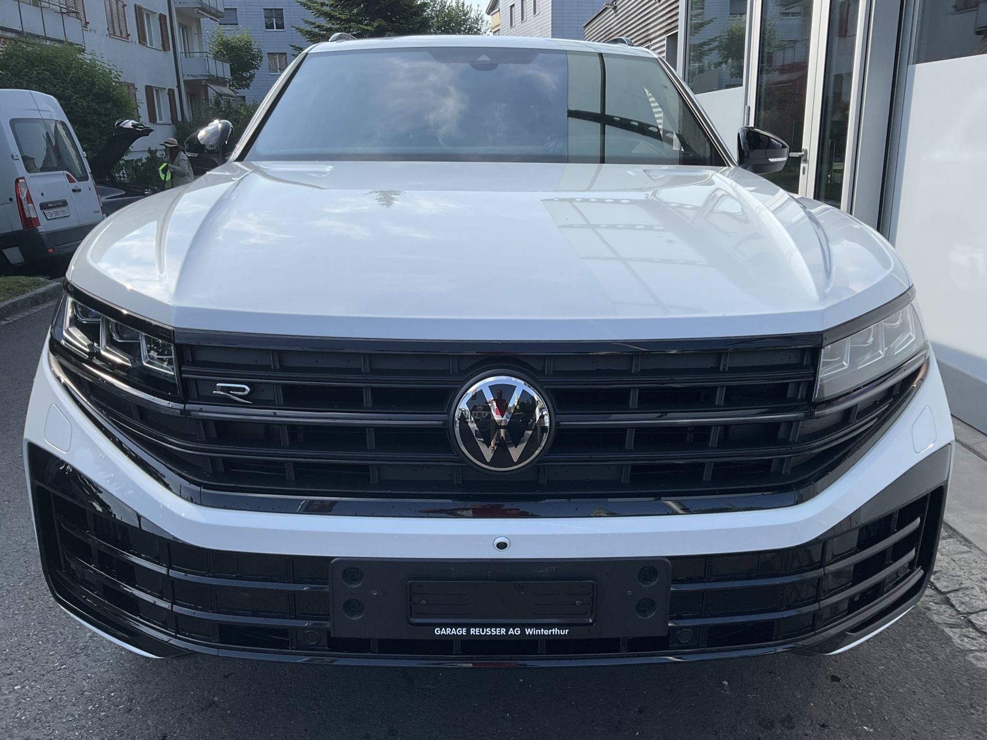 VW TOUAREG 3.0 TSI eHYBRID 462 PS 4MOTION R *** VOLLAUSSTATTUNG & 5 JAHRE VW WERSGARANTIE ***-showroom-element-1