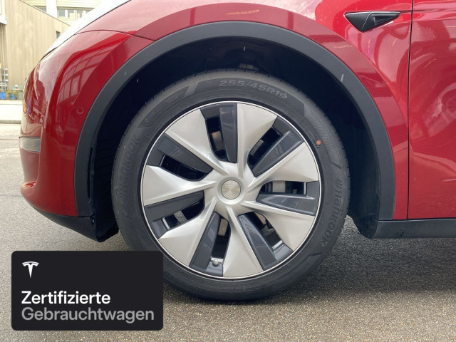 TESLA Model Y Long Range AWD-showroom-element-3