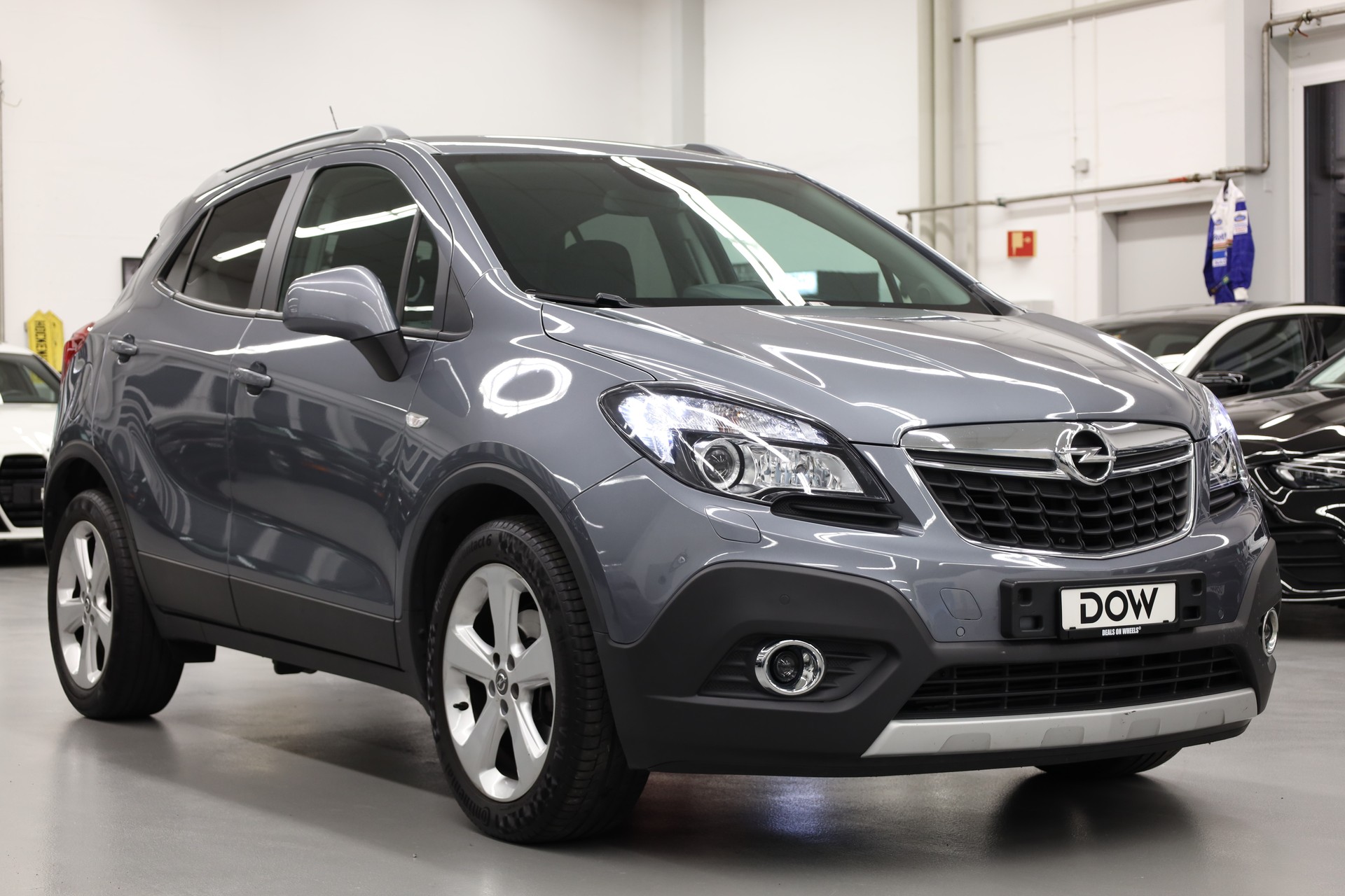 OPEL Corsa-e Elegance-showroom-element-1