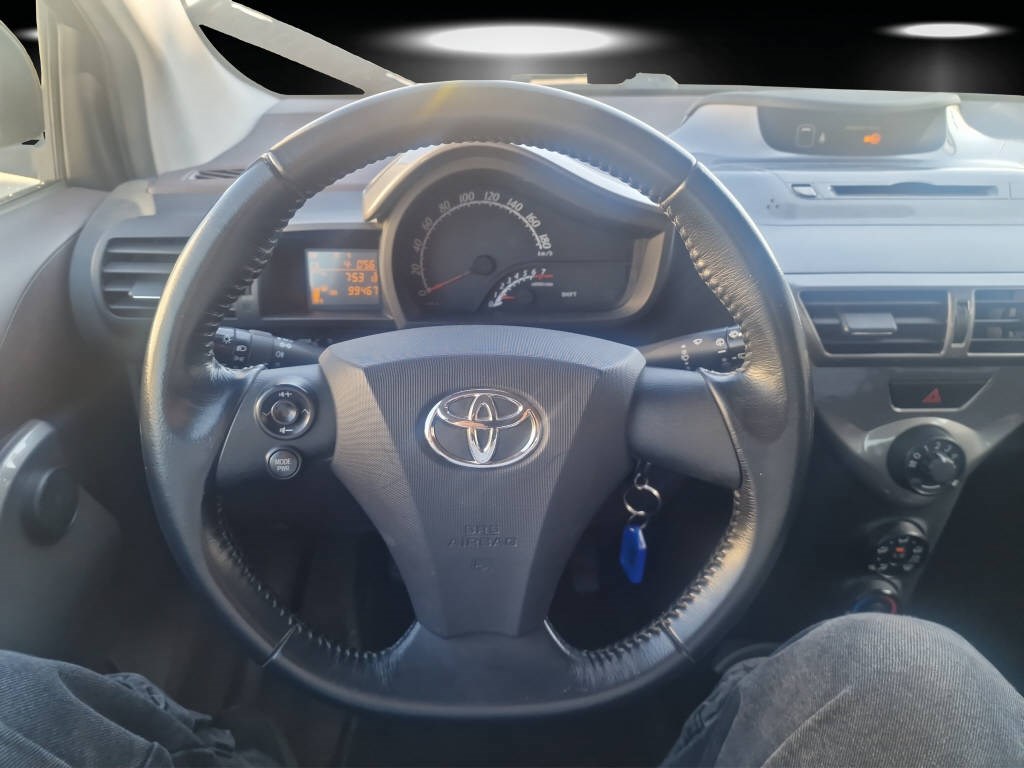 TOYOTA iQ 1.0 VVT-i Q-image-13