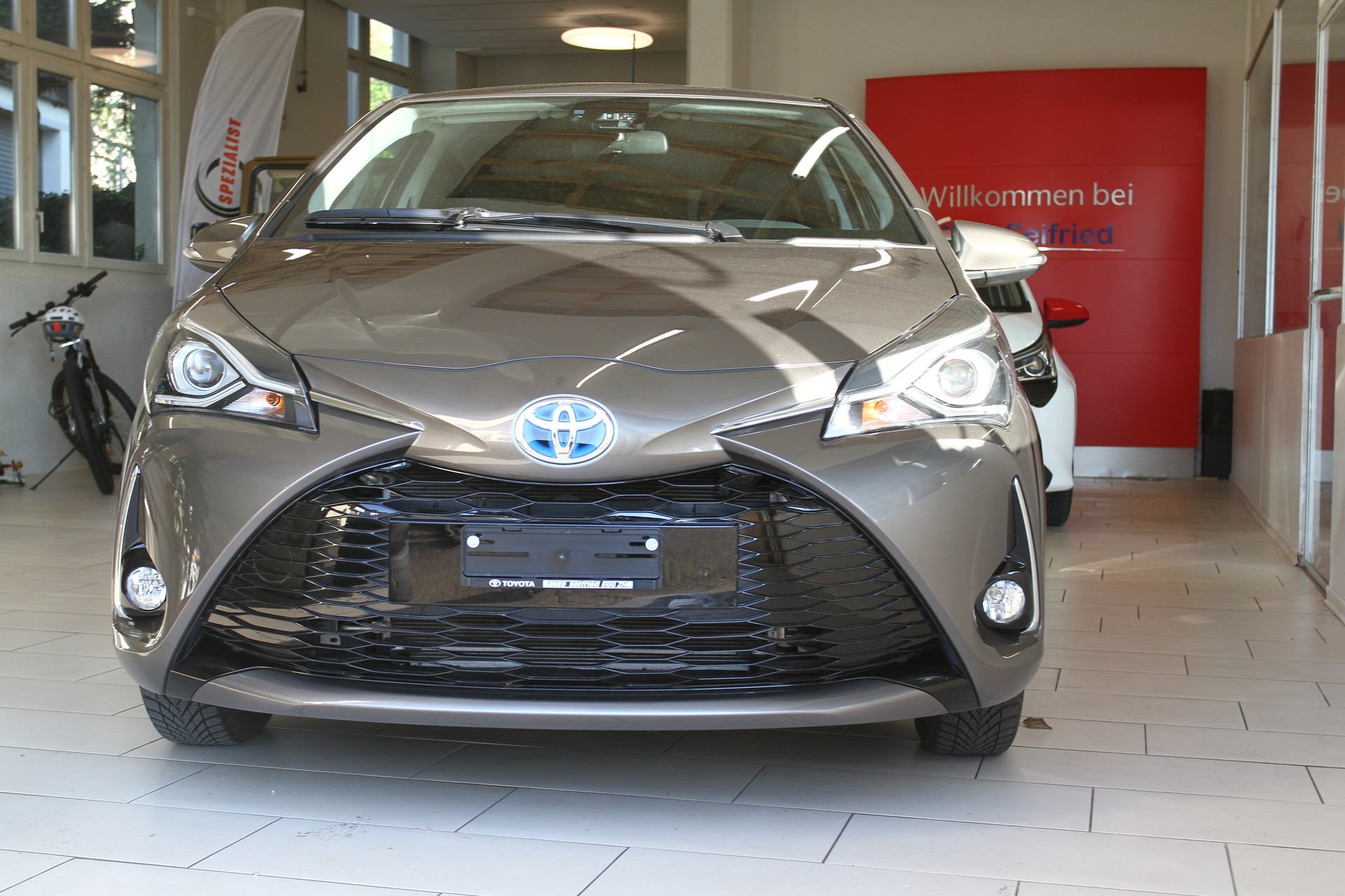 TOYOTA Yaris 1.5 VVT-i Hybrid Trend e-CVT