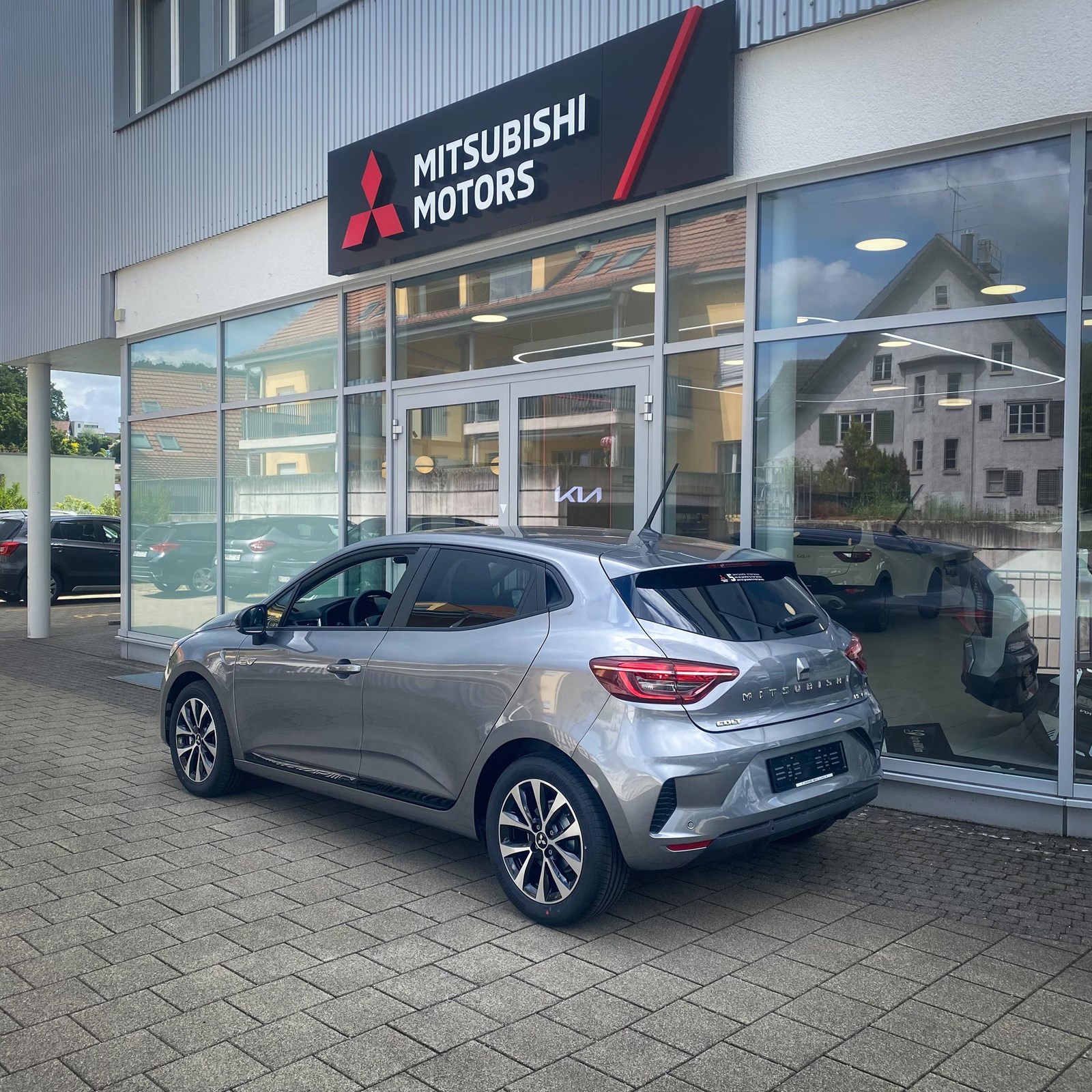 MITSUBISHI Colt 1.6 HEV Invite+-showroom-element-1