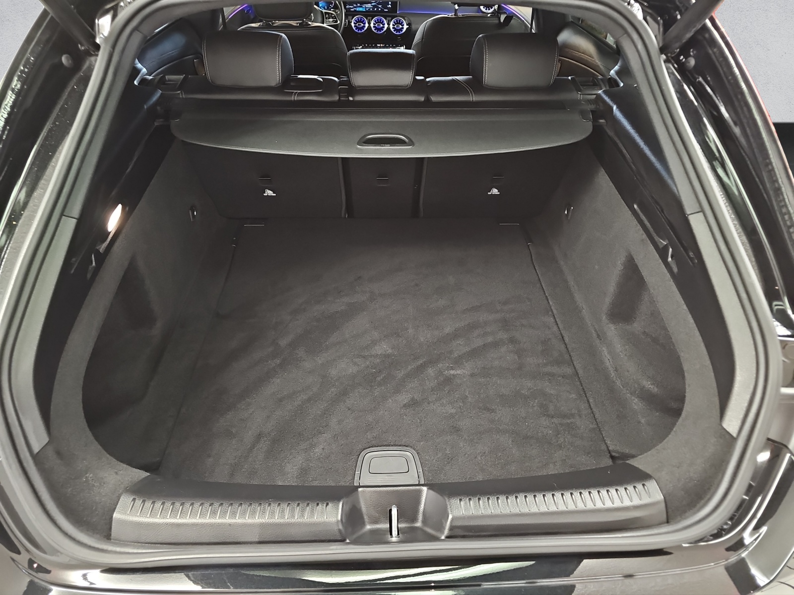 MERCEDES-BENZ CLA Shooting Brake 200 Progressive 7G-DCT-image-4