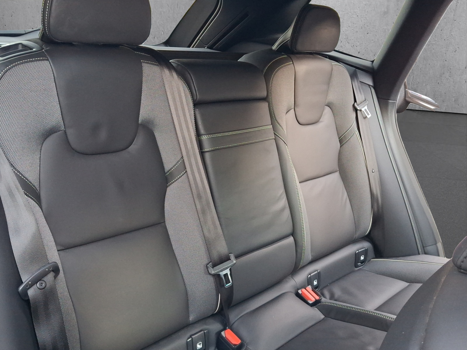 Image VOLVO XC60 XC60 B4 Diesel Mild Hybrid AWD R-Design Geartronic