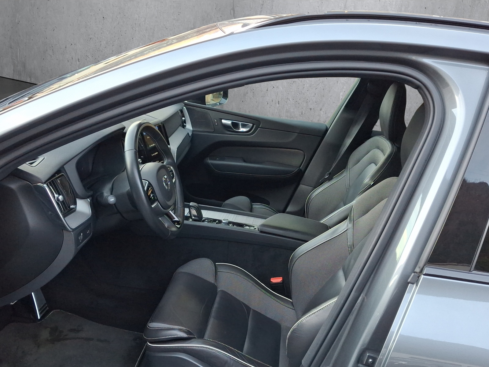 Image VOLVO XC60 XC60 B4 Diesel Mild Hybrid AWD R-Design Geartronic