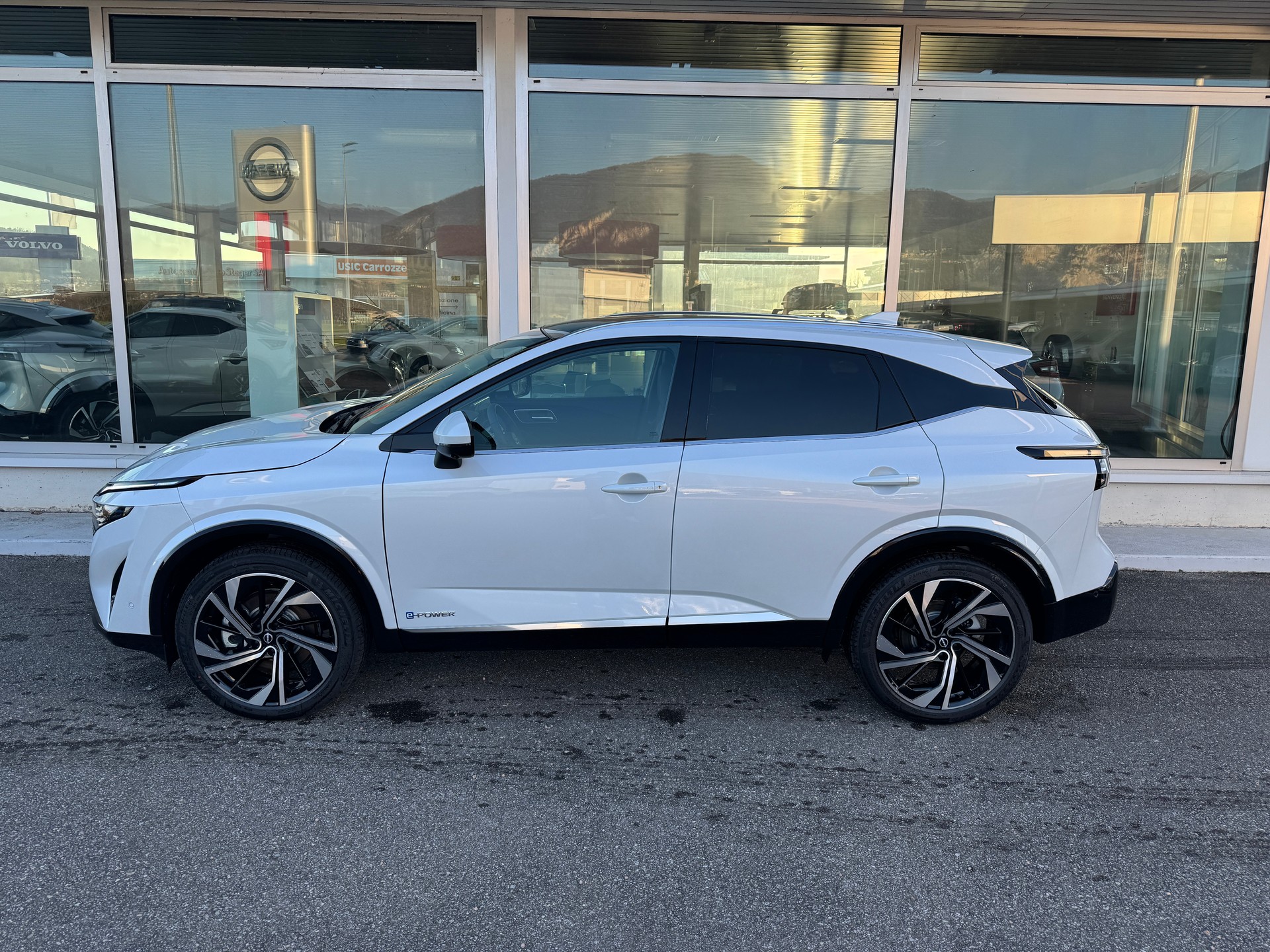 NISSAN Qashqai 1.5 VC-T e-Power Tekna+-showroom-element-2