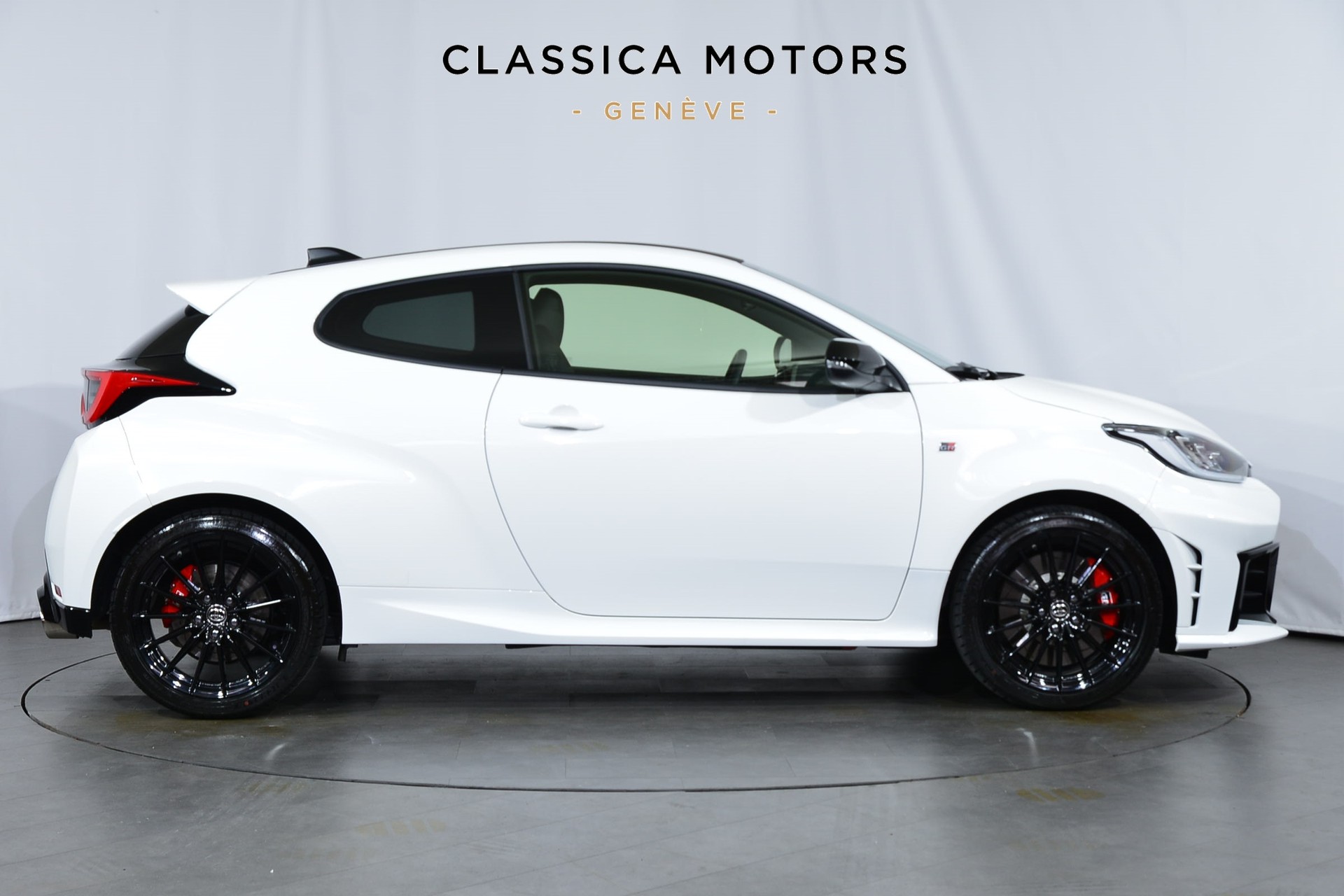 TOYOTA Yaris 1.6 GR Sport-showroom-element-1