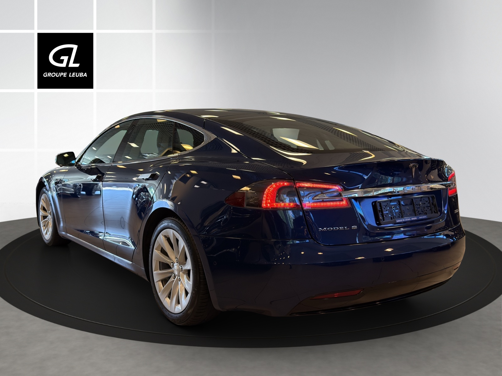TESLA Model S 100 D-showroom-element-3