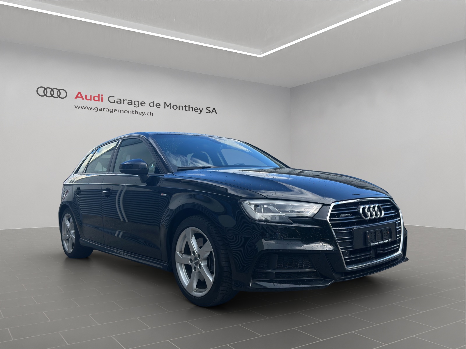 AUDI A3 Sportback 2.0 TFSI Sport quattro-showroom-element-1