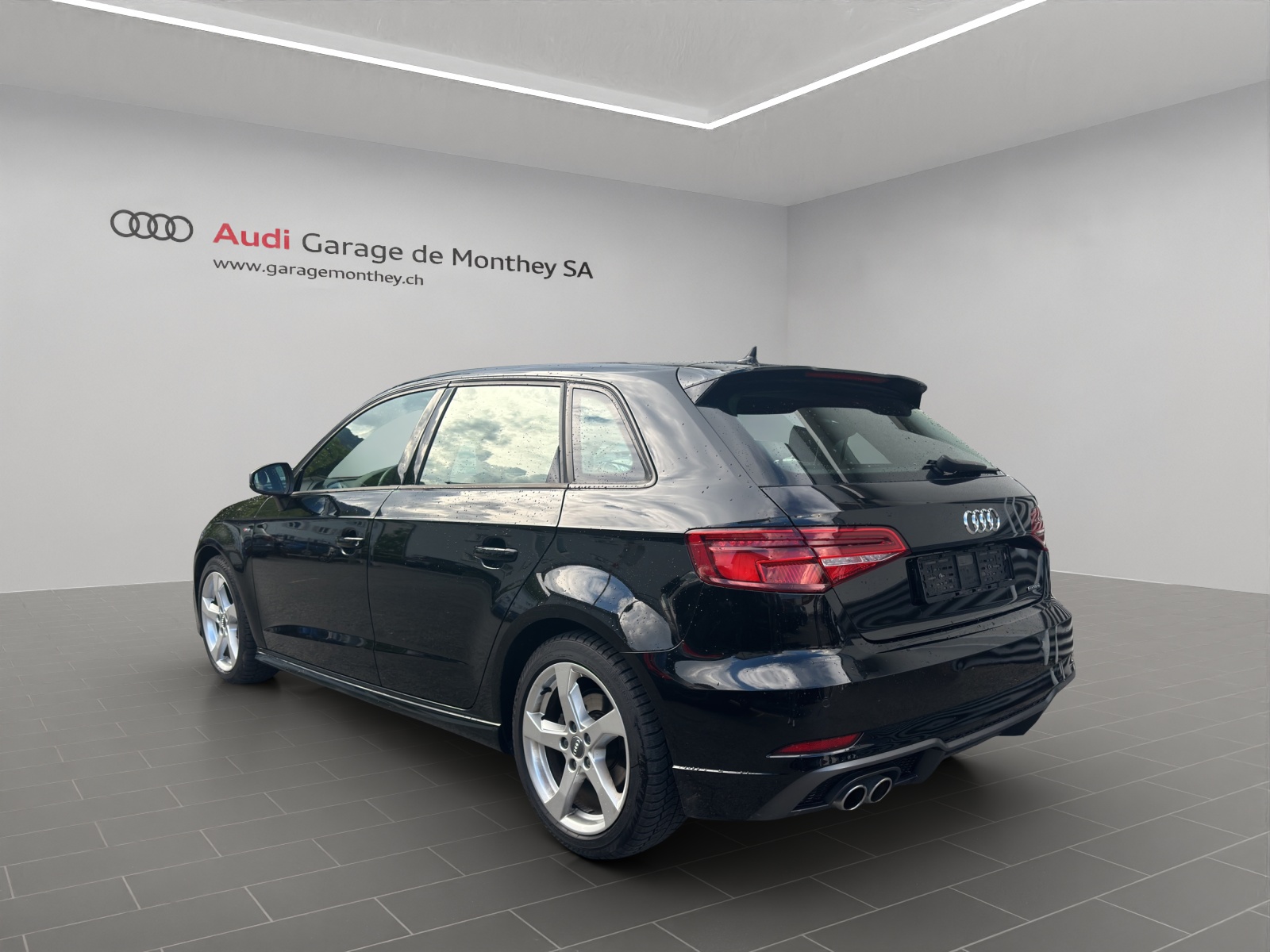 AUDI A3 Sportback 2.0 TFSI Sport quattro-showroom-element-2