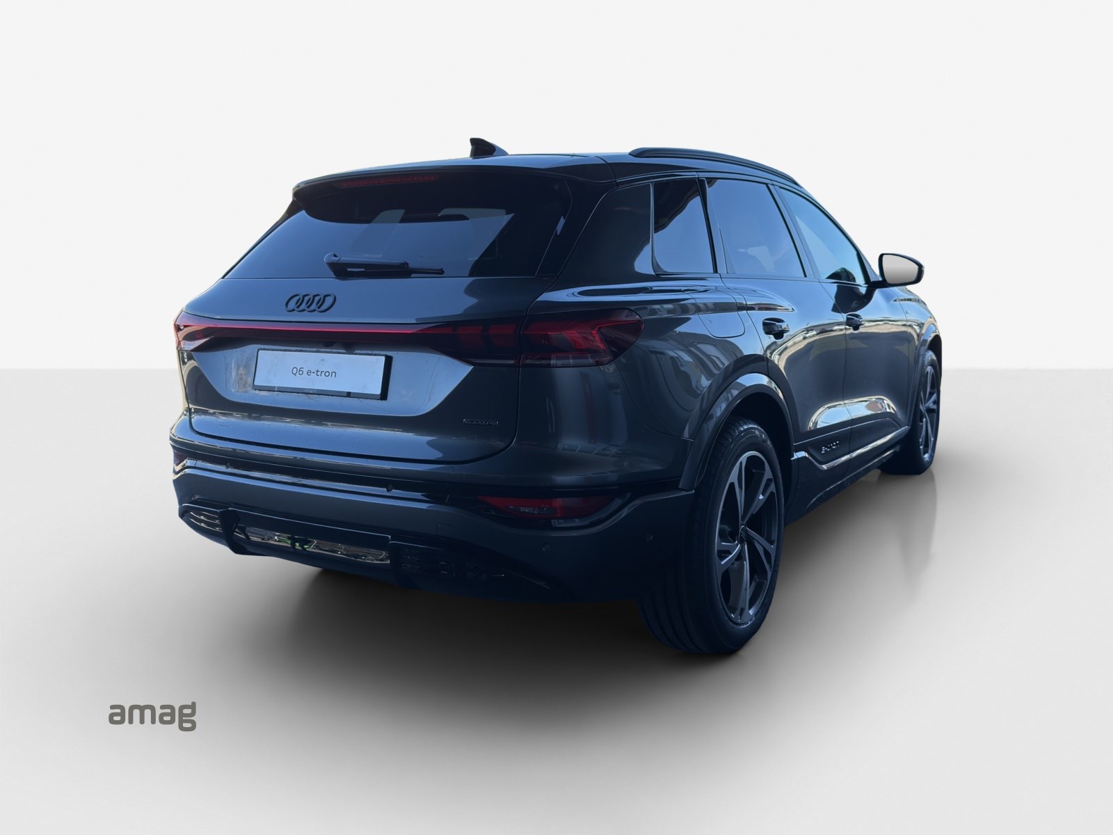 AUDI Q6 e-tron quattro-image-4
