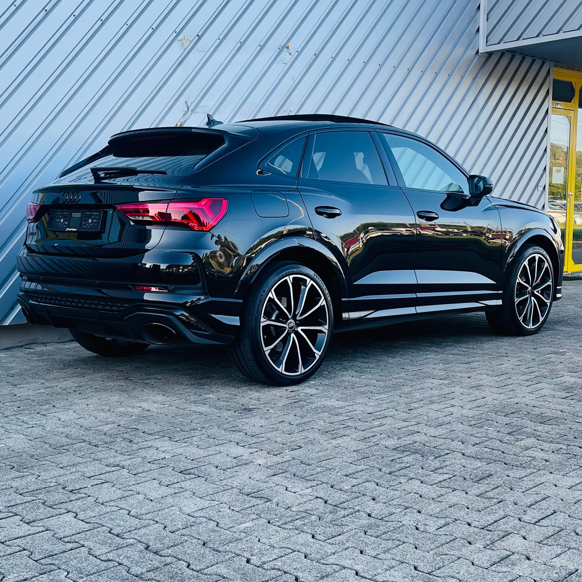 AUDI RS Q3 Sportback quattro S tronic-showroom-element-2
