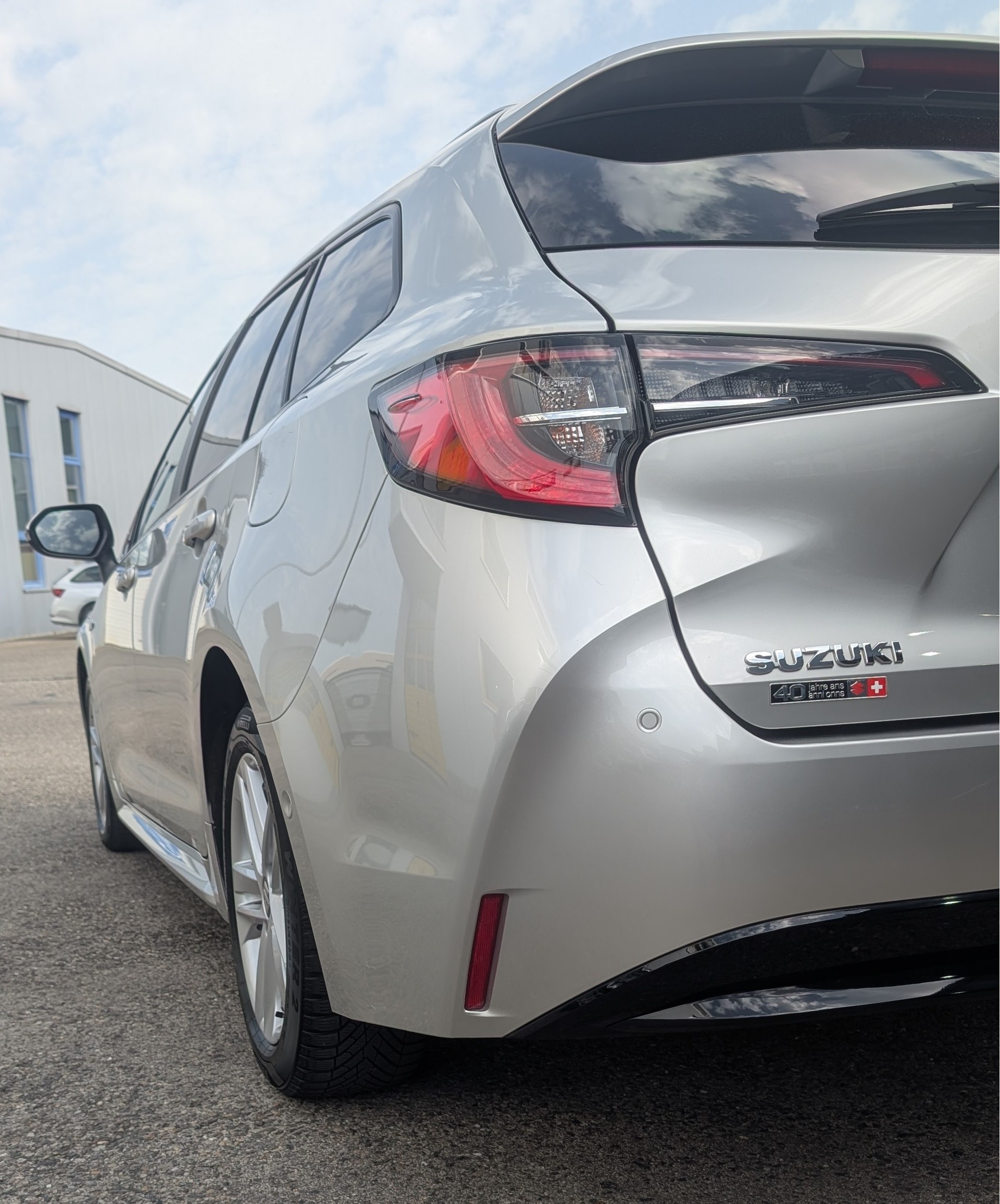 SUZUKI Swace 1.8 Hybrid Compact+ E-CVT-showroom-element-3