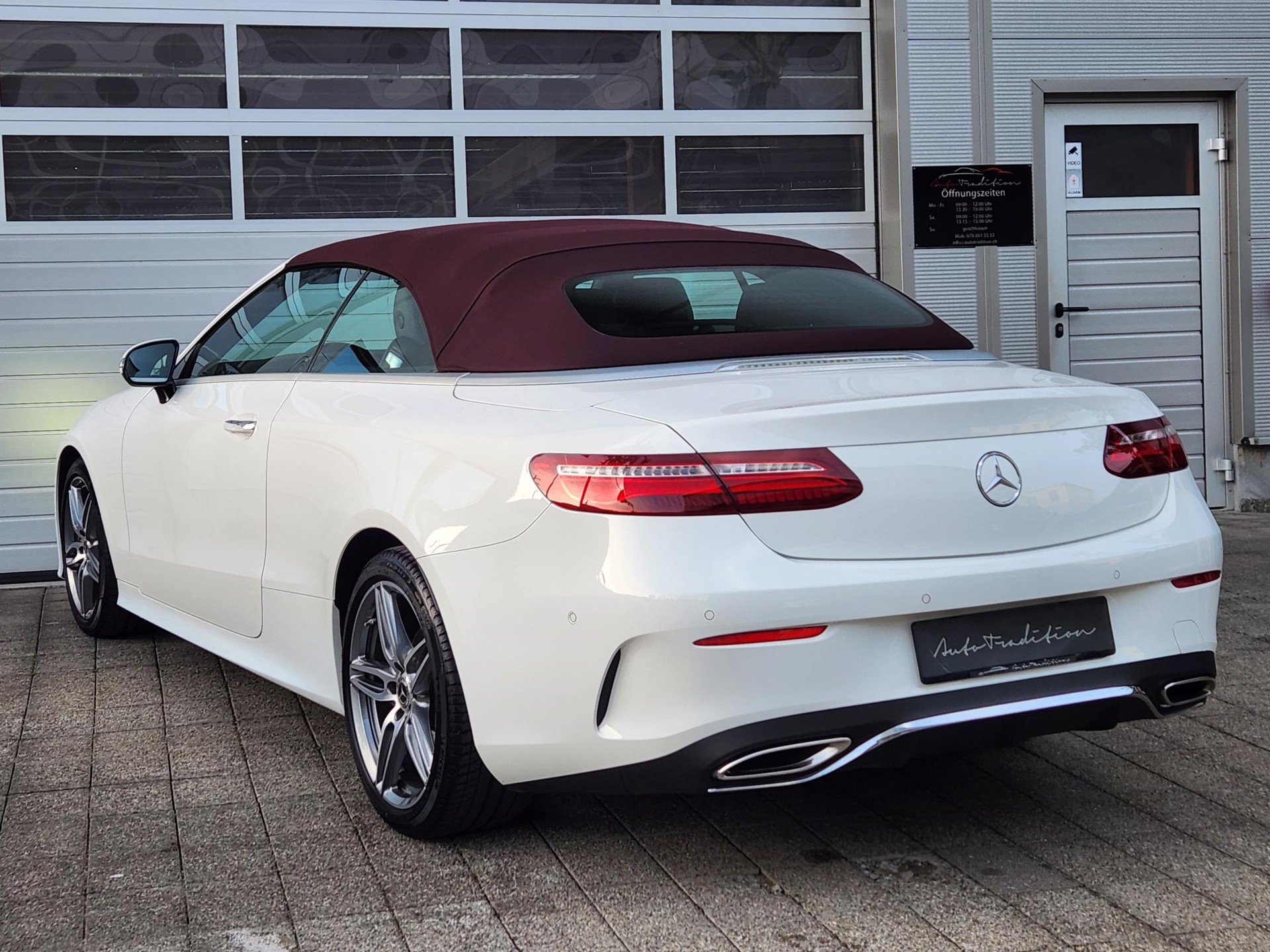 MERCEDES-BENZ E 300 Cabriolet AMG Line ** NACKENHEIZUNG - ADAPTIVE LED - SPUR ASISS. - TOTENWINKEL ASISS..- KAMERA - KEYLESS-showroom-element-2