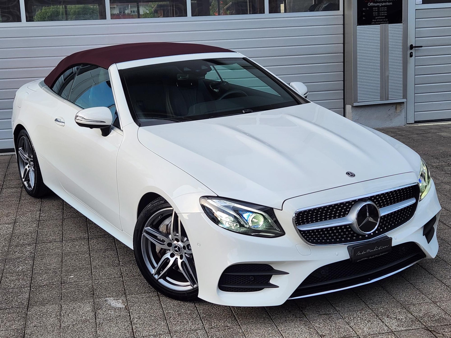 MERCEDES-BENZ E 300 Cabriolet AMG Line ** NACKENHEIZUNG - ADAPTIVE LED - SPUR ASISS. - TOTENWINKEL ASISS..- KAMERA - KEYLESS-showroom-element-1