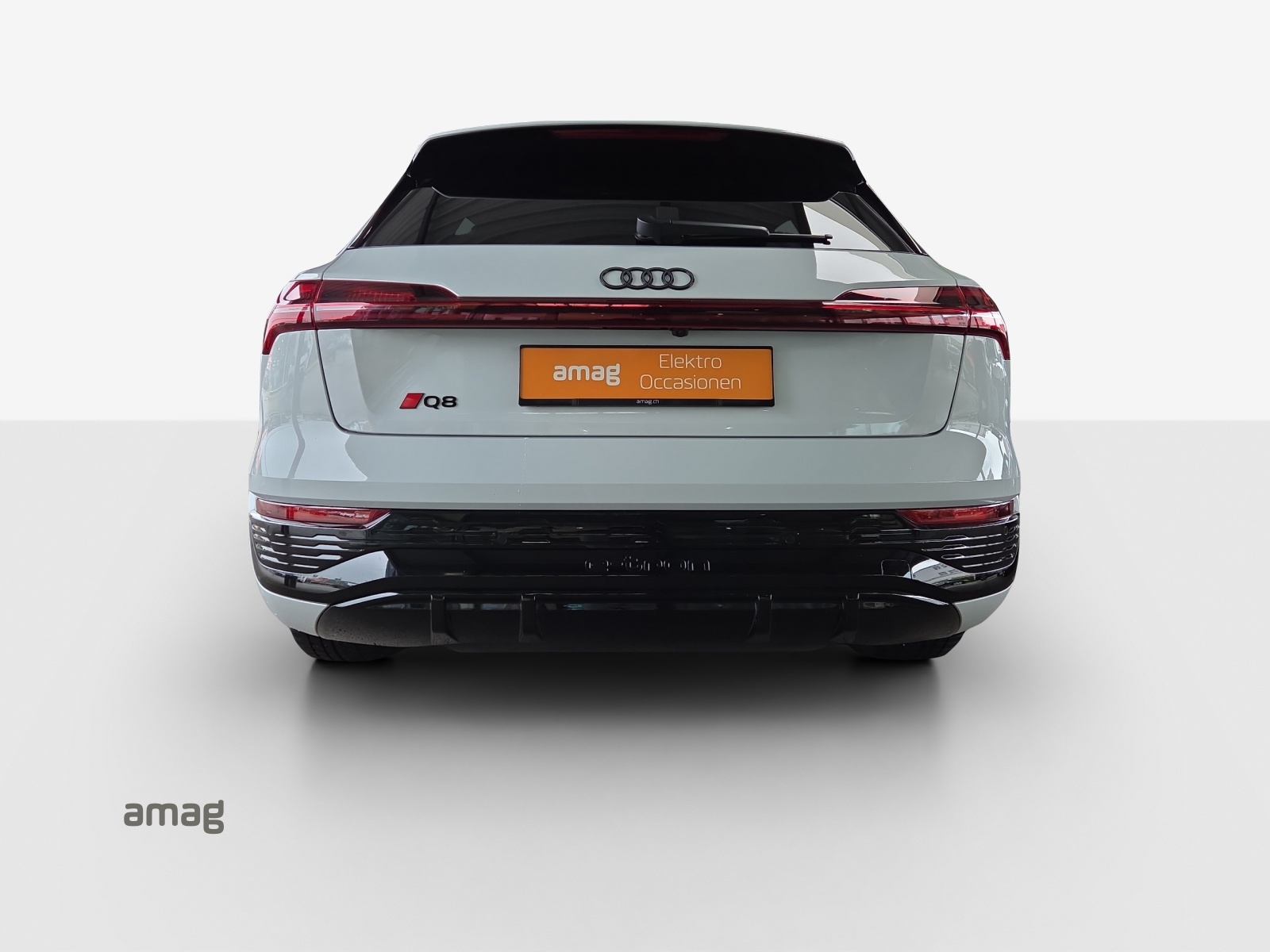 AUDI Q8 50 e-tron Black Edition quattro-showroom-element-3