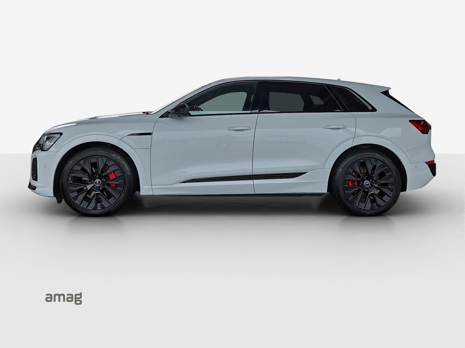AUDI Q8 50 e-tron Black Edition quattro-showroom-element-1