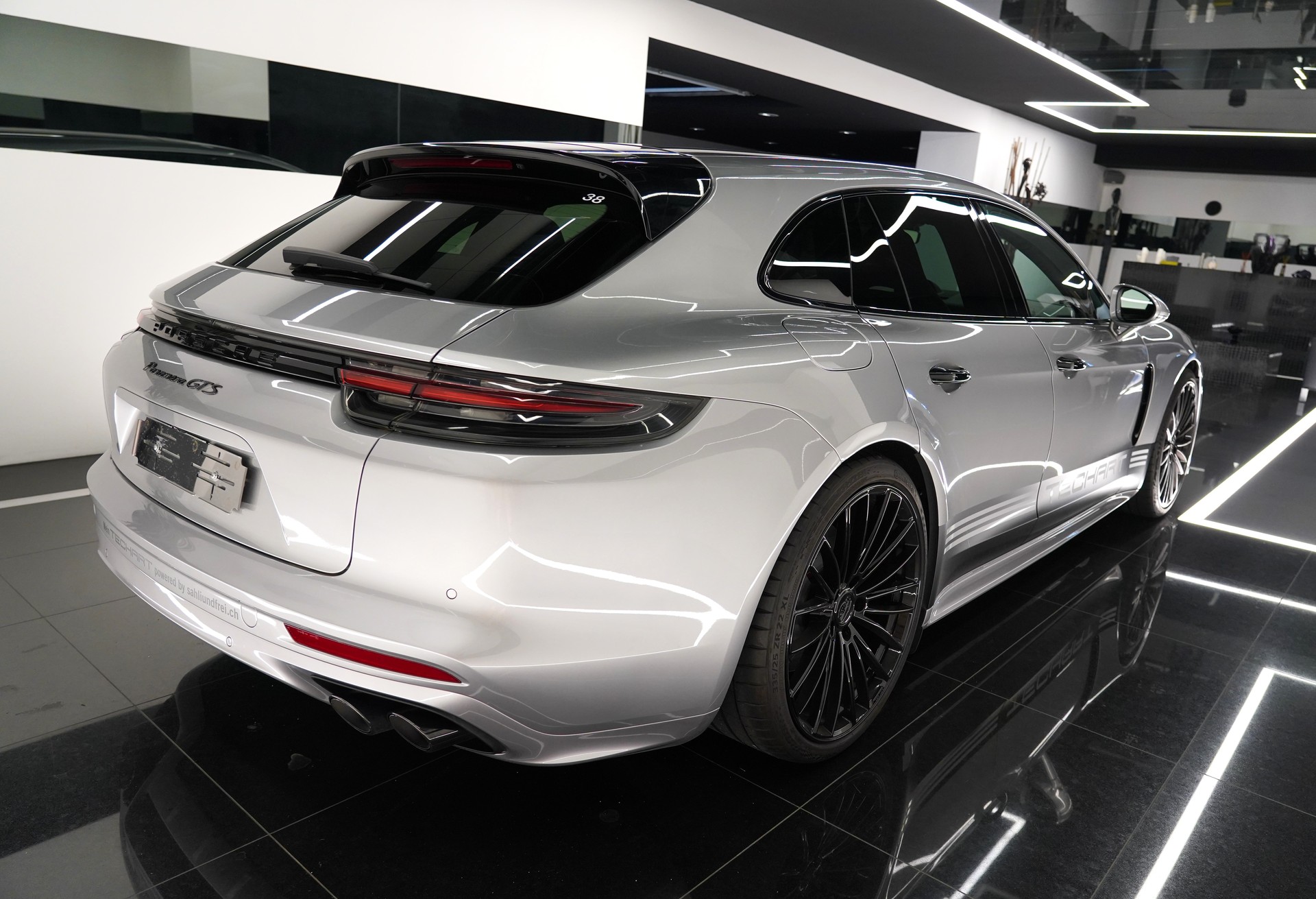PORSCHE Panamera GTS Sport Turismo-showroom-element-3