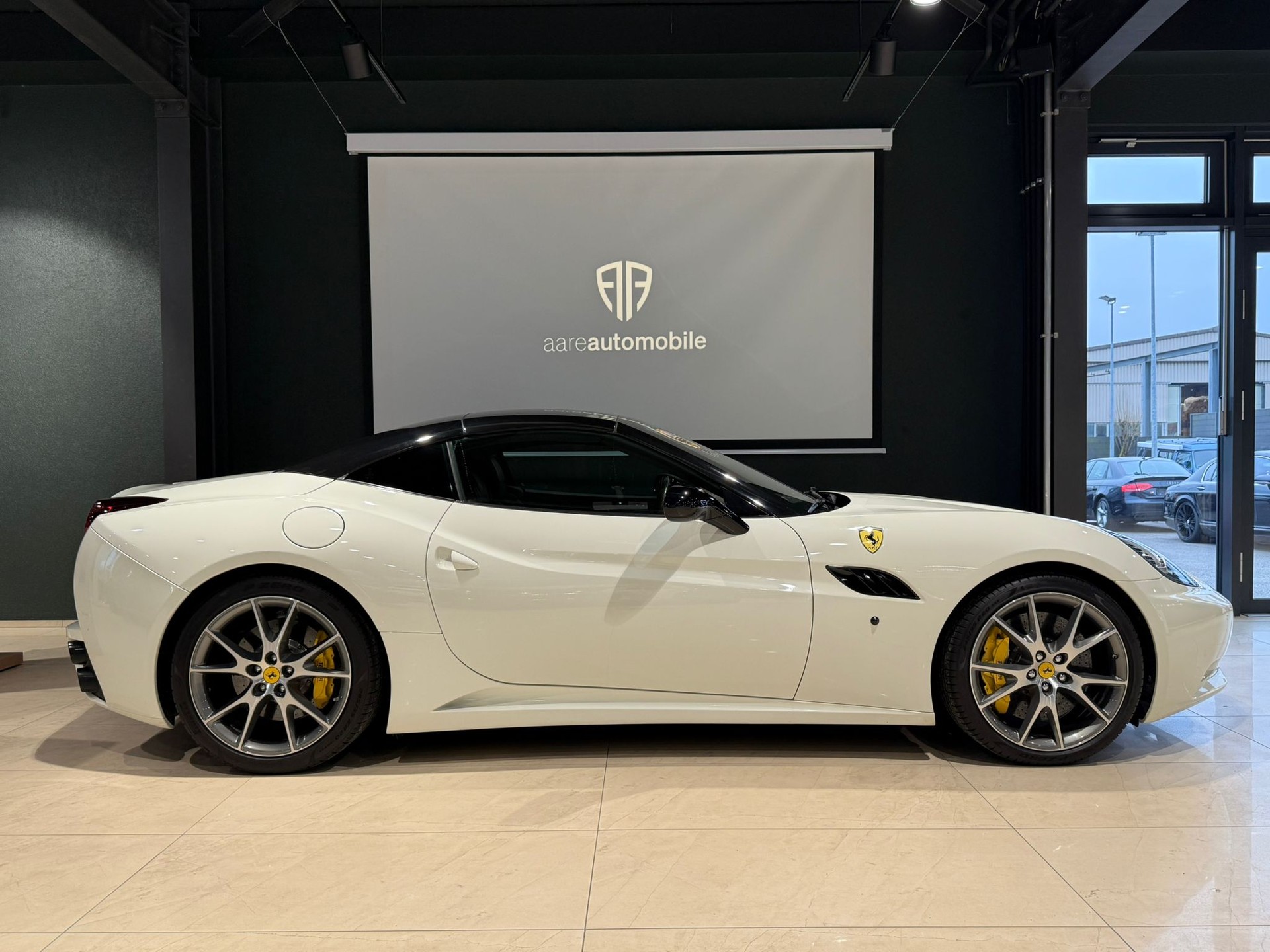 FERRARI California 4.3 V8-showroom-element-2