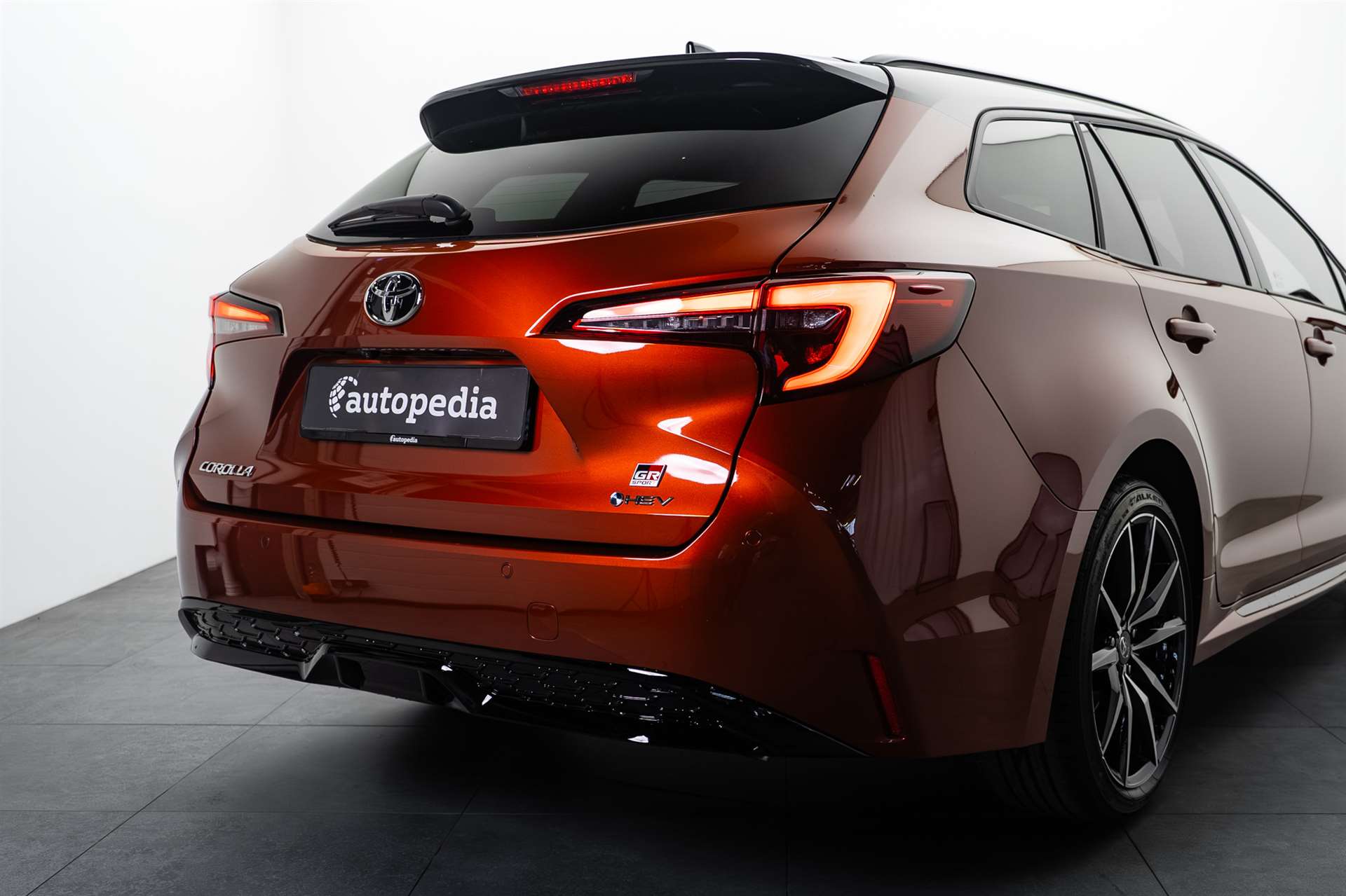 TOYOTA Corolla Touring Sports 2.0 HSD GR Sport e-CVT-showroom-element-3