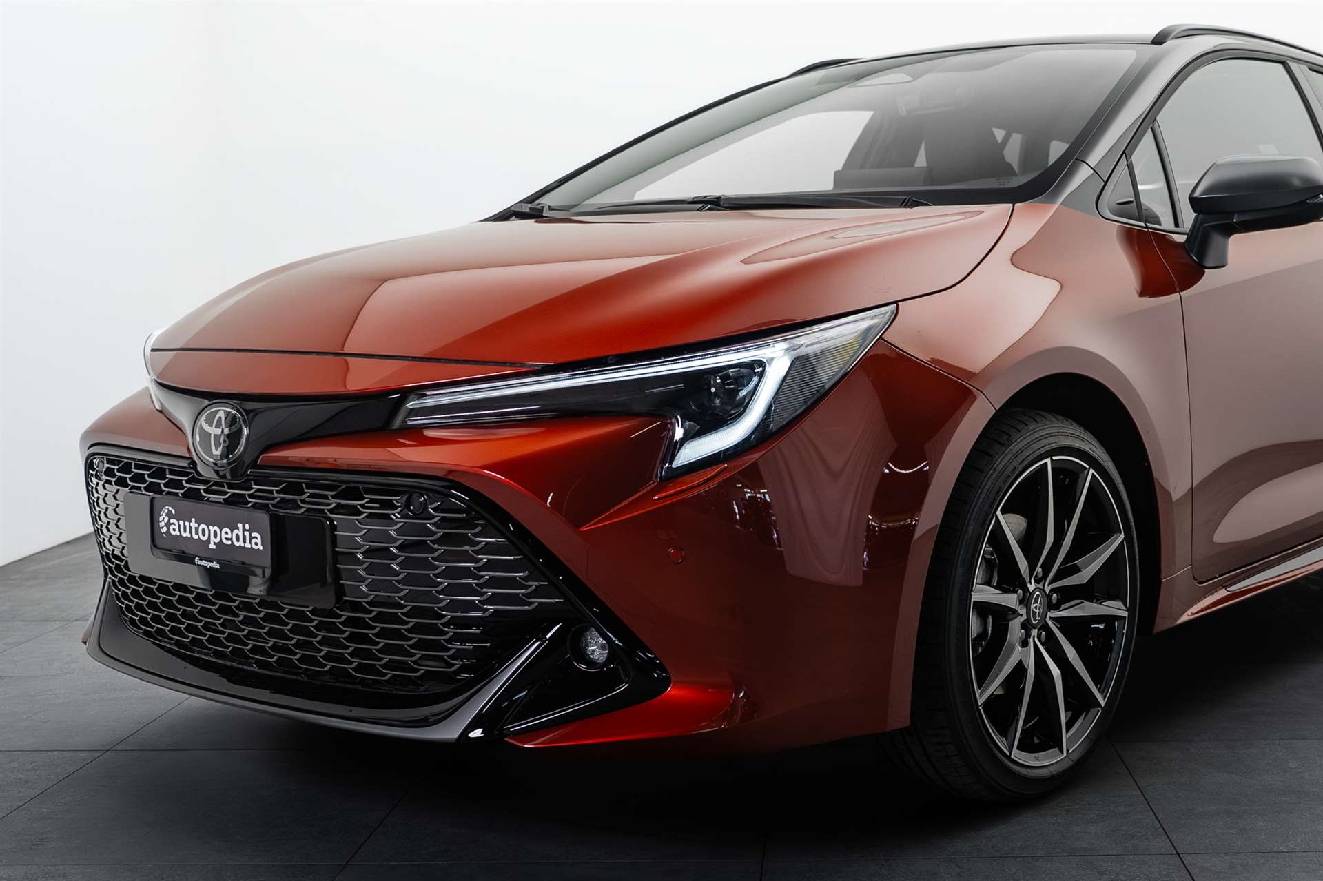 TOYOTA Corolla Touring Sports 2.0 HSD GR Sport e-CVT-showroom-element-1