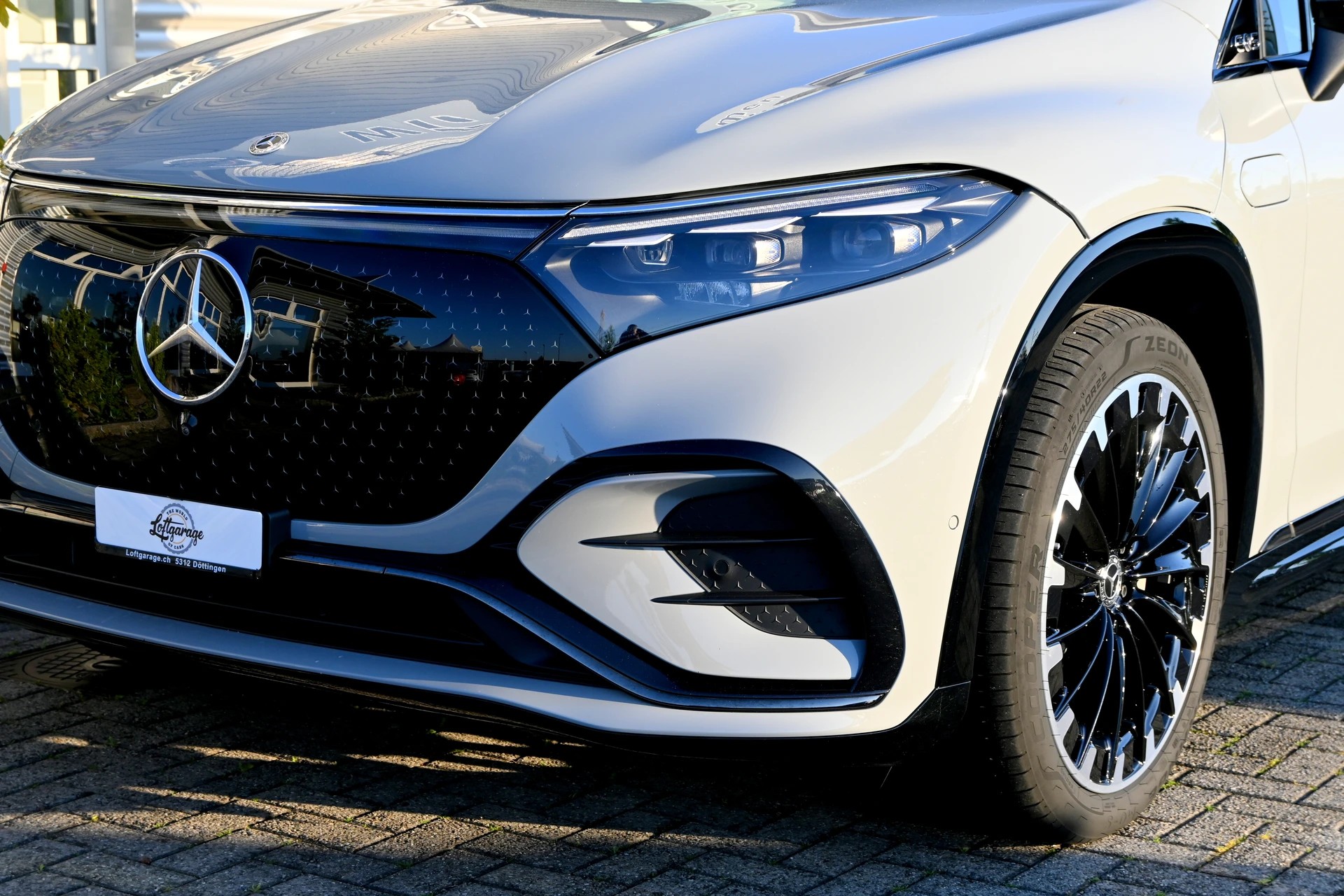 MERCEDES-BENZ EQS 450 AMG 4Matic Executive Edition + CH Auto + AHK 1.8T-showroom-element-2