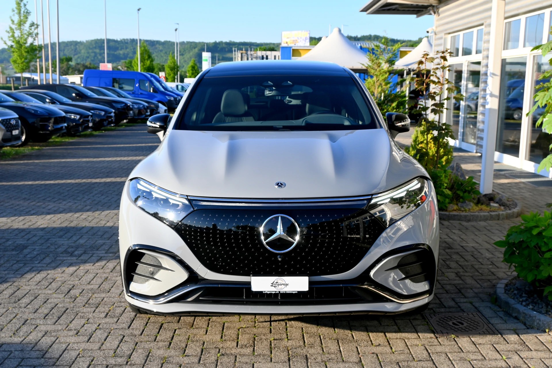 MERCEDES-BENZ EQS 450 AMG 4Matic Executive Edition + CH Auto + AHK 1.8T-showroom-element-3