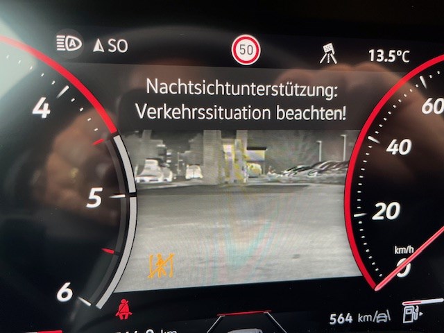 VW Touareg 3.0 TDI R-Line Tiptronic-image-10