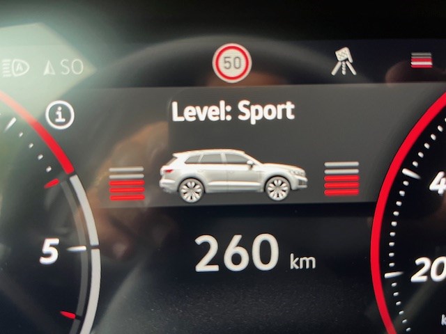 VW Touareg 3.0 TDI R-Line Tiptronic-image-11