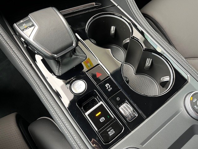 VW Touareg 3.0 TDI R-Line Tiptronic-image-21
