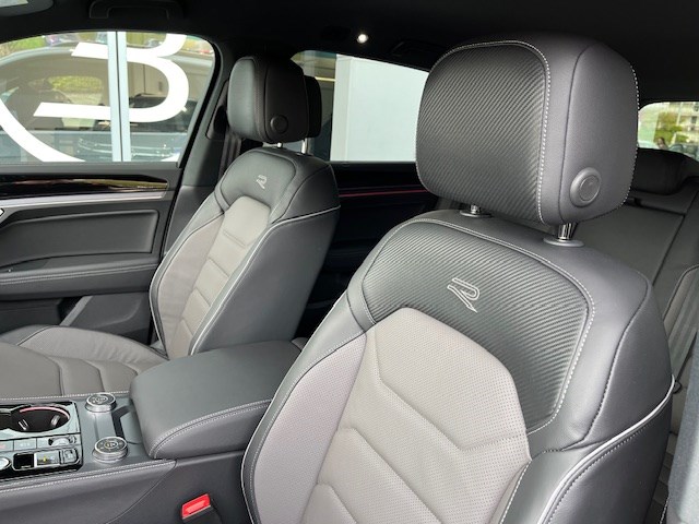 VW Touareg 3.0 TDI R-Line Tiptronic-image-23