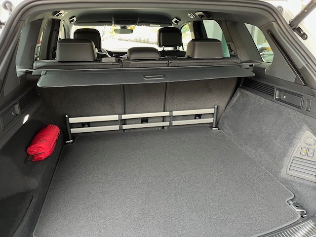 VW Touareg 3.0 TDI R-Line Tiptronic-image-26